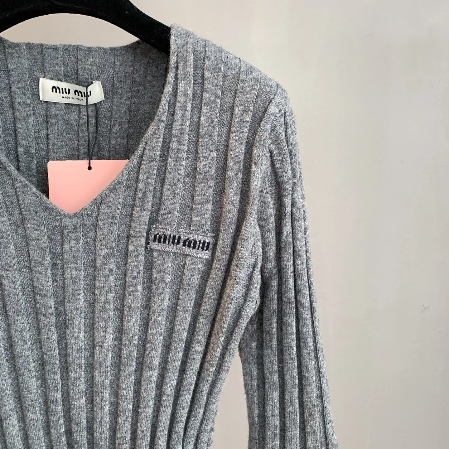 Ribbed Merino Wool V-Neck Sweater D24024188 — view 6