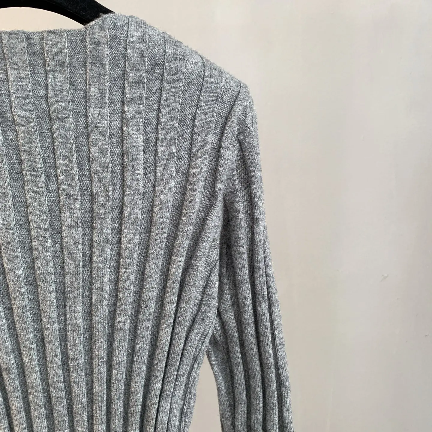Ribbed Merino Wool V-Neck Sweater D24024188 — view 7
