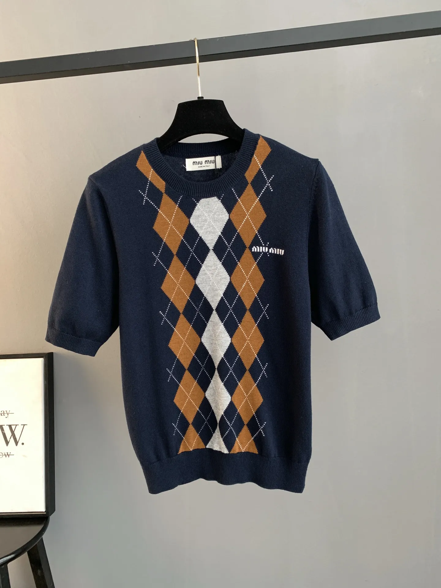Argyle Intarsia Knit Short-Sleeve Sweater D24024057