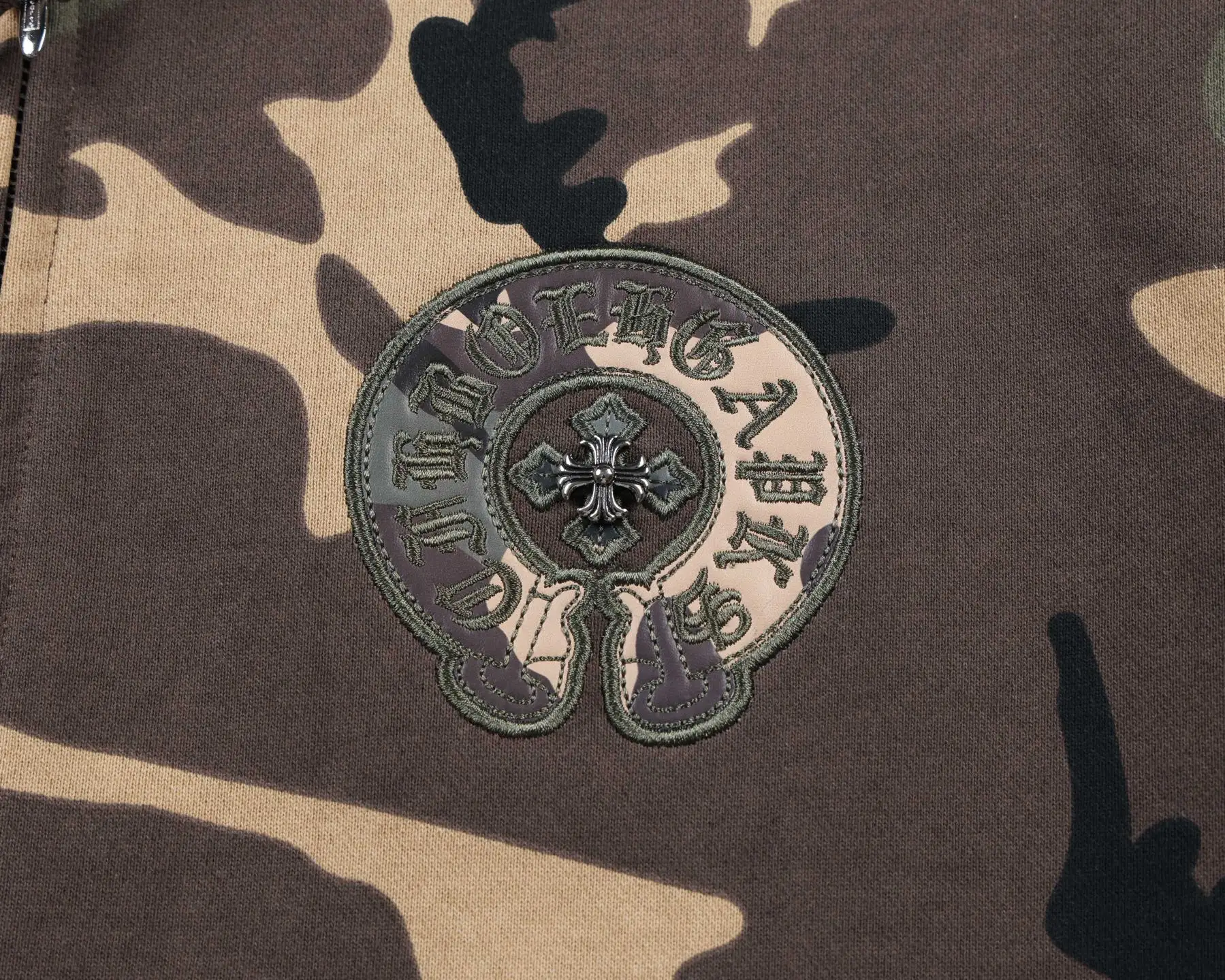 Camo Patchwork Embroidered Zip-Up Hoodie D24522749 — view 4