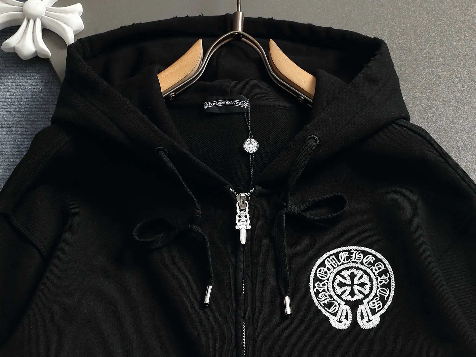 Logo Embroidered Zip-Up Hoodie D24523291 — view 2