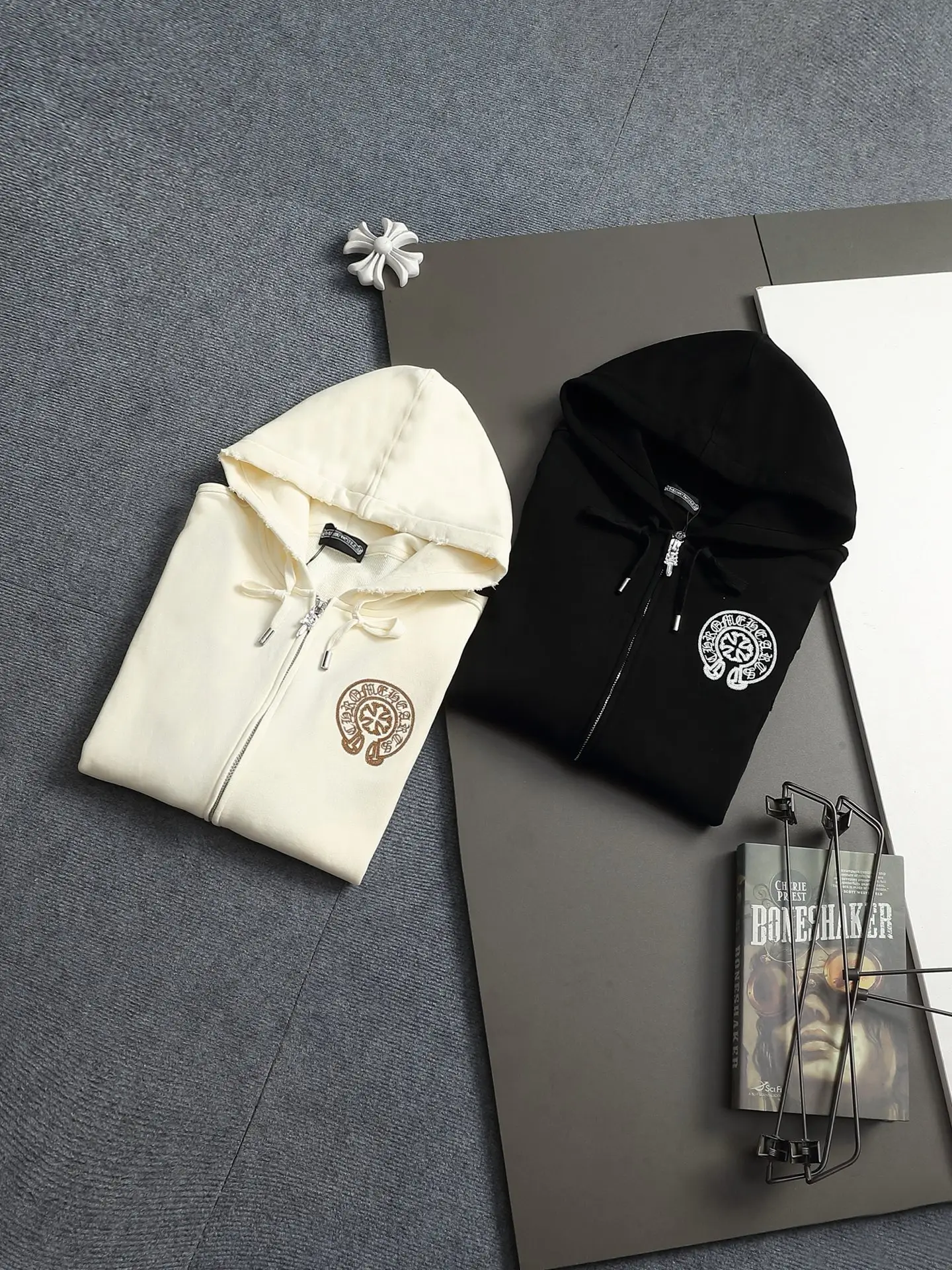 Logo Embroidered Zip-Up Hoodie D24523291 — view 15