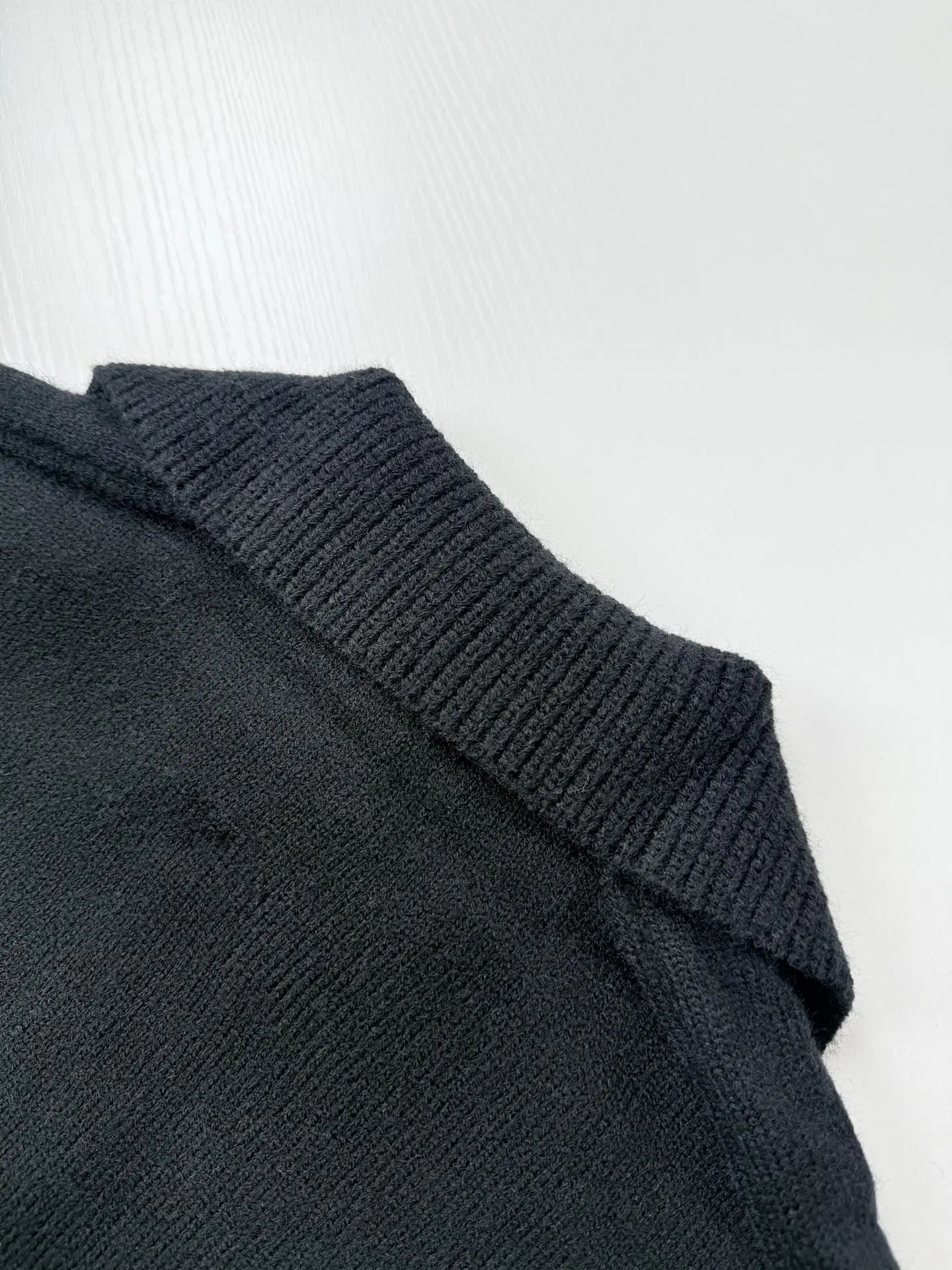 Logo-Embroidered Collared Knit Cardigan D25023915 — view 10