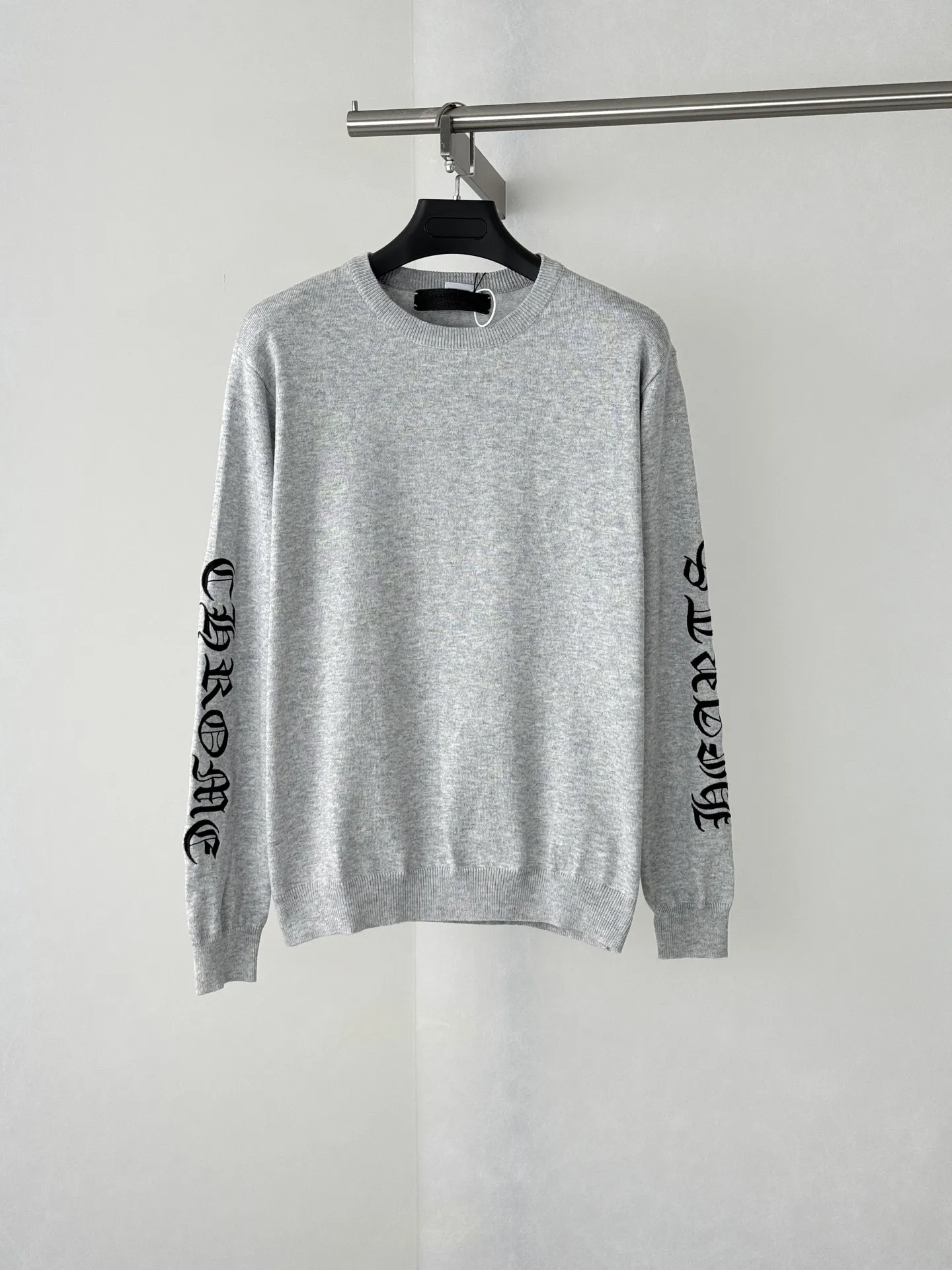 Gothic Script Embroidered Crew-Neck Sweater D25523919