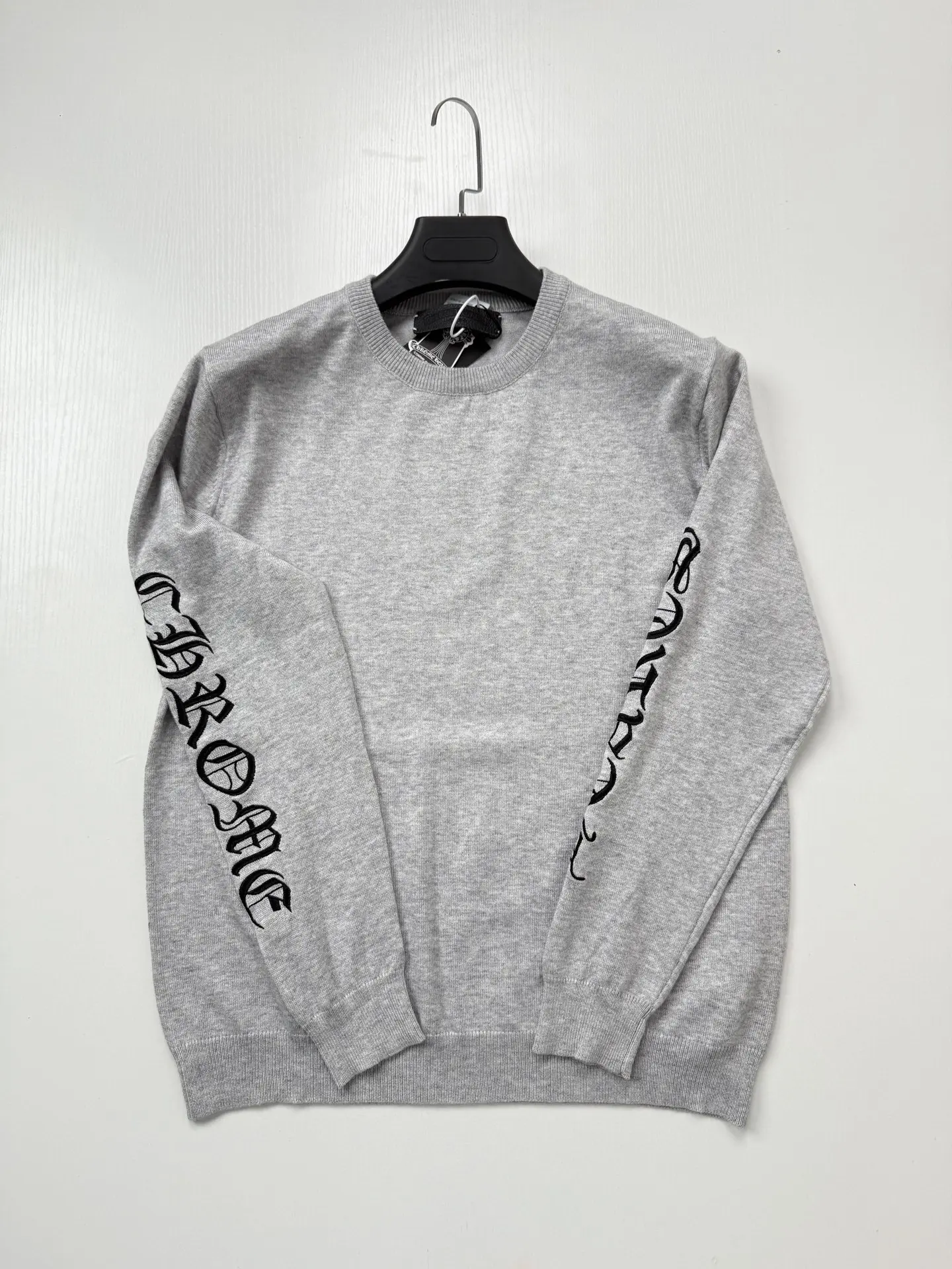 Gothic Script Embroidered Crew-Neck Sweater D25523919 — view 3