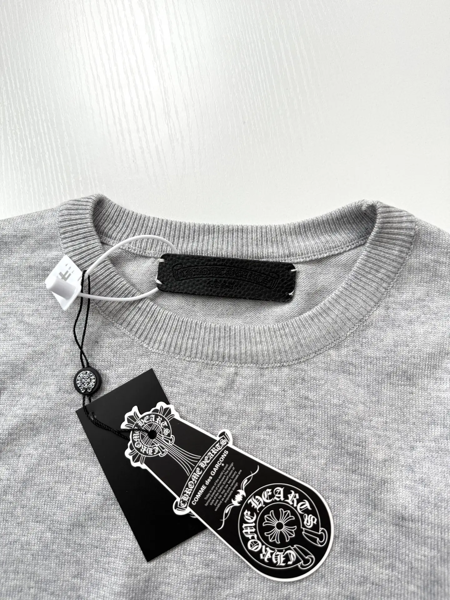 Gothic Script Embroidered Crew-Neck Sweater D25523919 — view 7