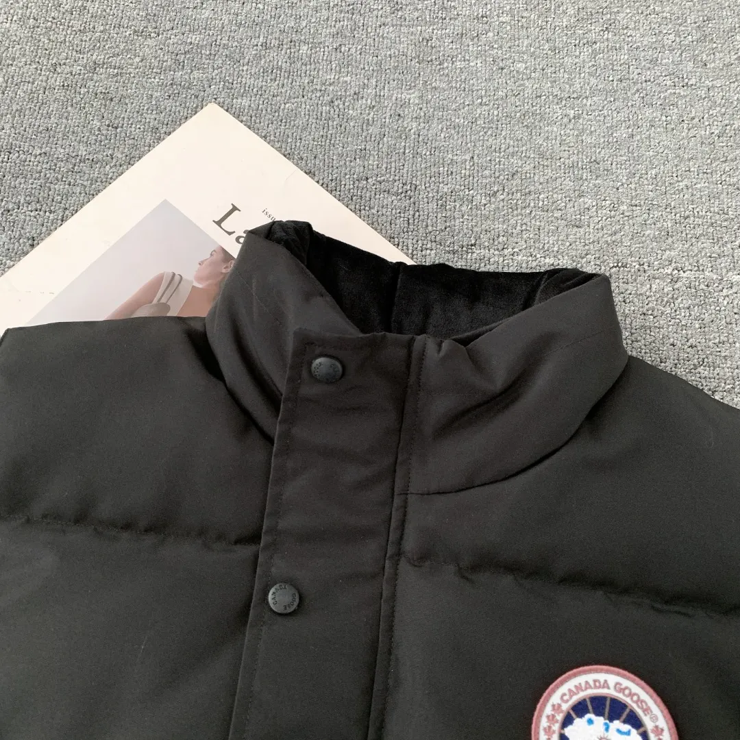 Canada Goose Freestyle Down-Filled Gilet D26024824 — view 3
