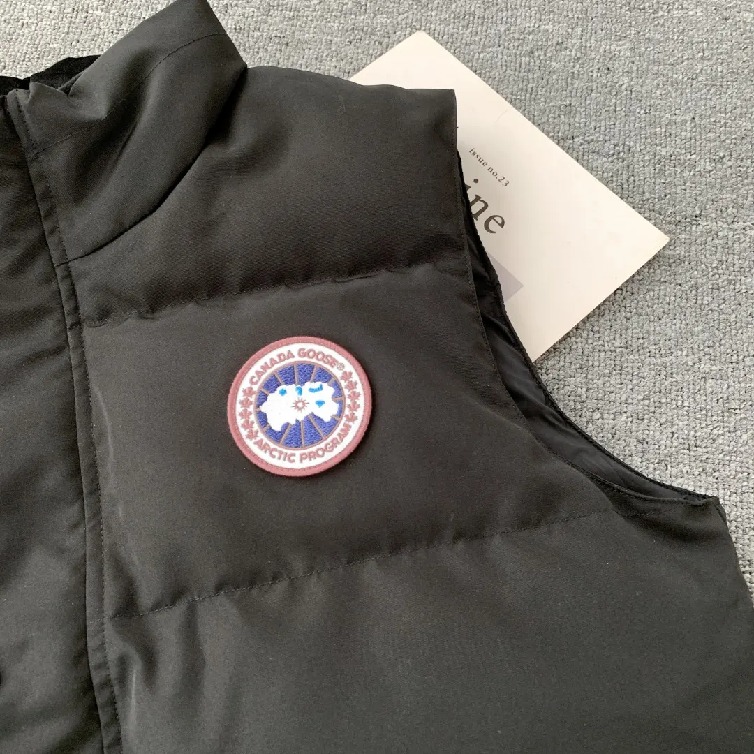 Canada Goose Freestyle Down-Filled Gilet D26024824 — view 4