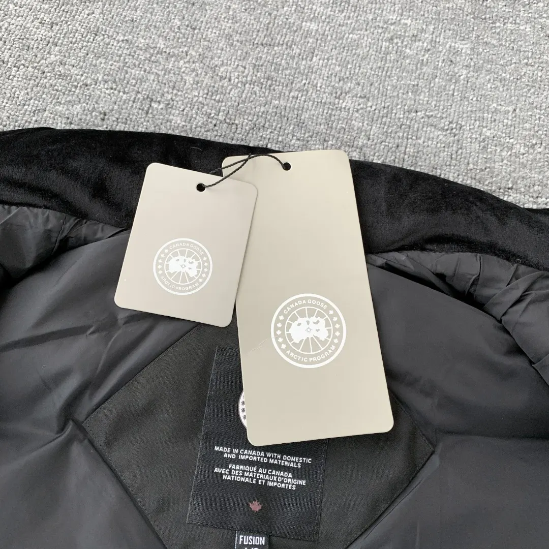 Canada Goose Freestyle Down-Filled Gilet D26024824 — view 10
