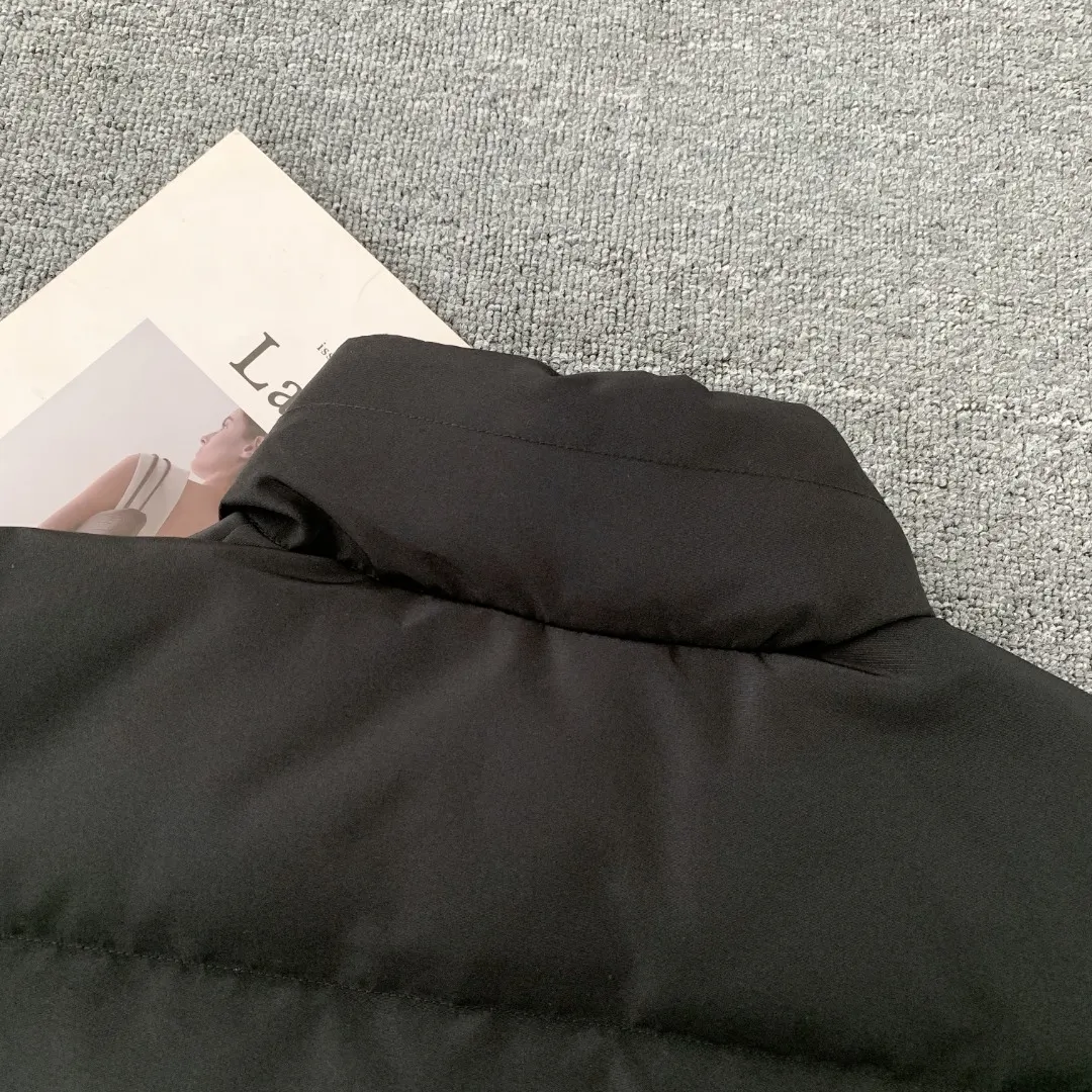 Canada Goose Freestyle Down-Filled Gilet D26024824 — view 11