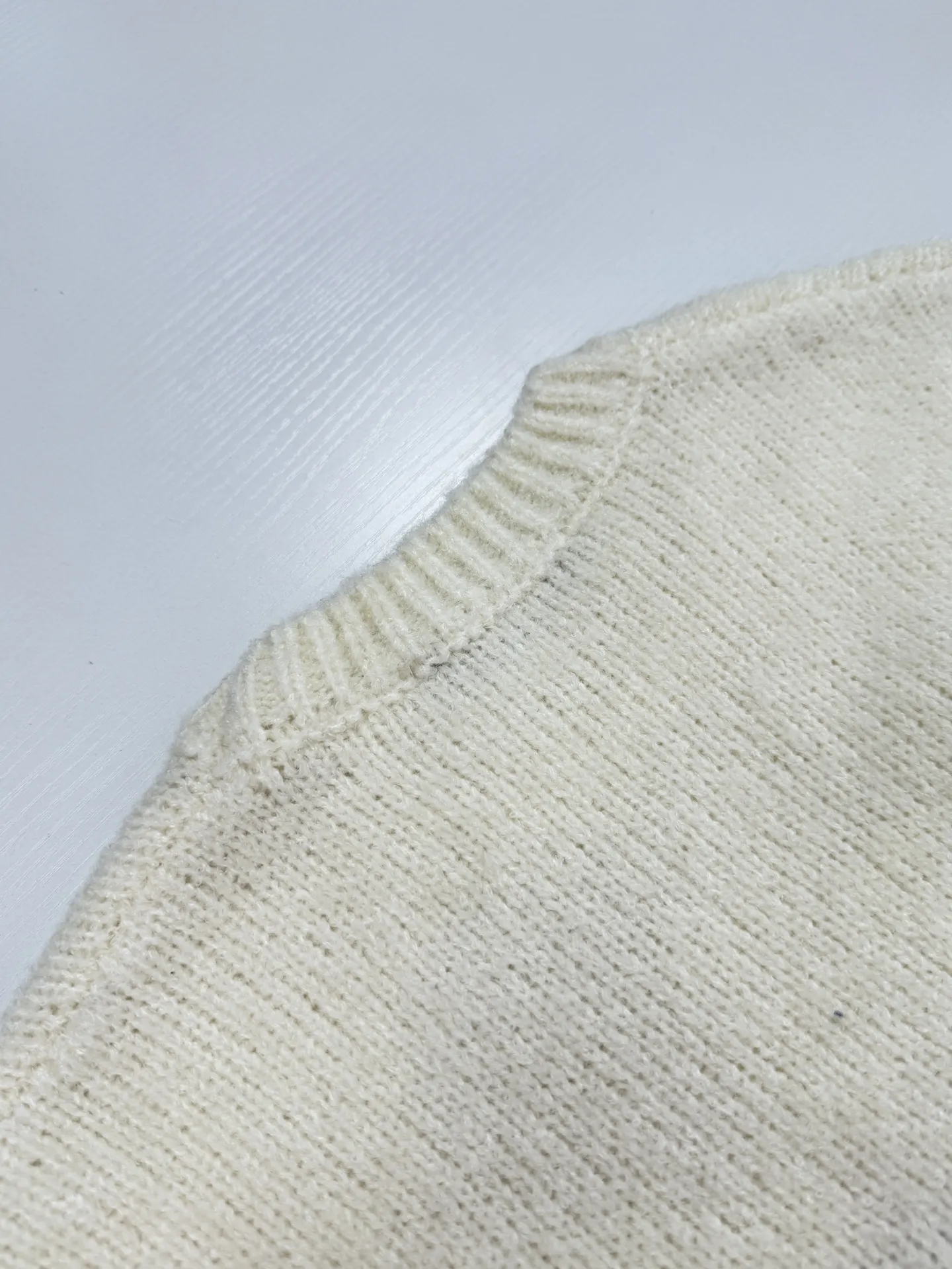 Script Logo Embroidered Bouclé Knit Sweater D26021224 — view 8
