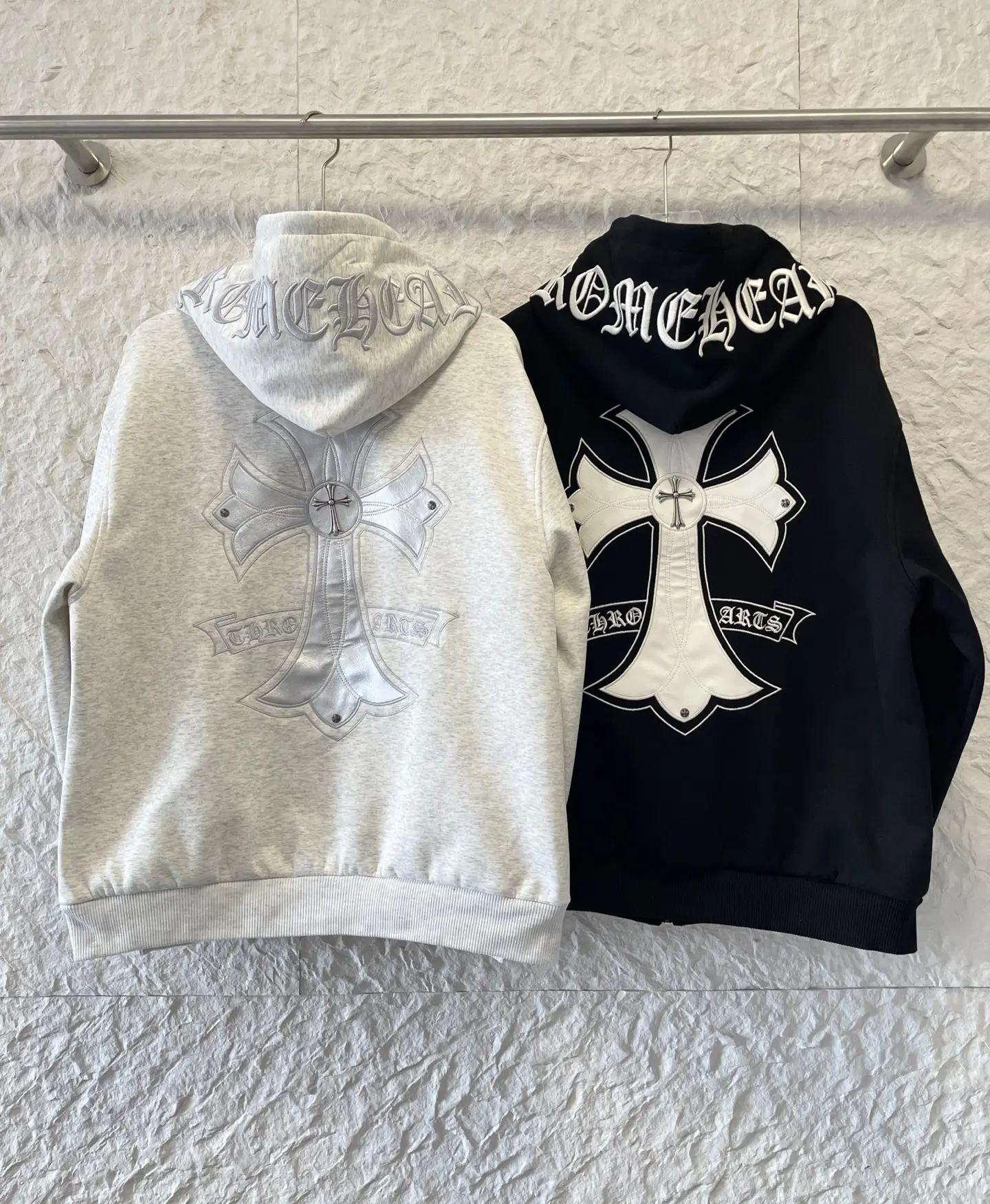 Embroidered Horseshoe Zip-Up Hoodie D26021528 — view 2