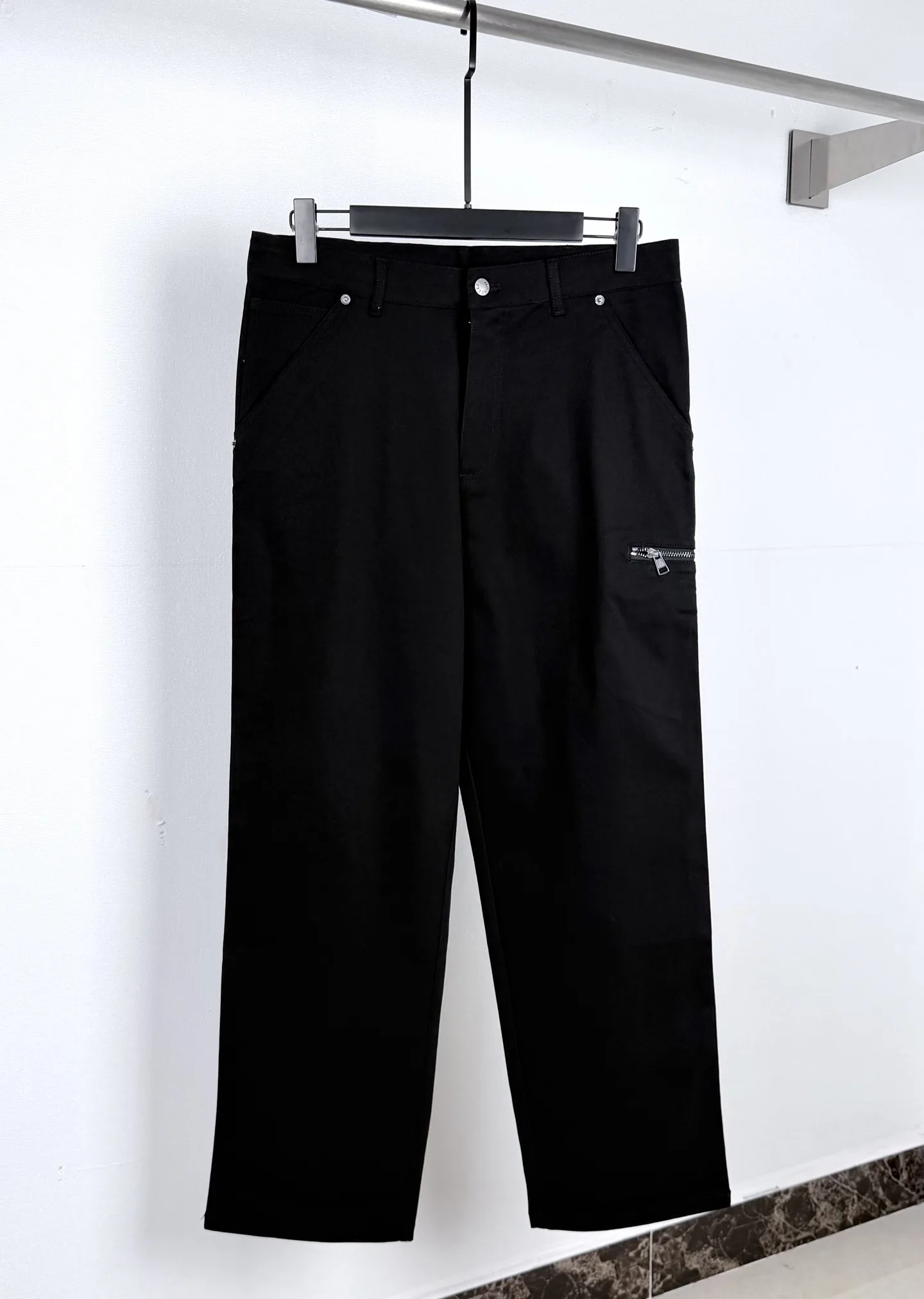 Straight-Leg Logo Patch Trousers D26021290