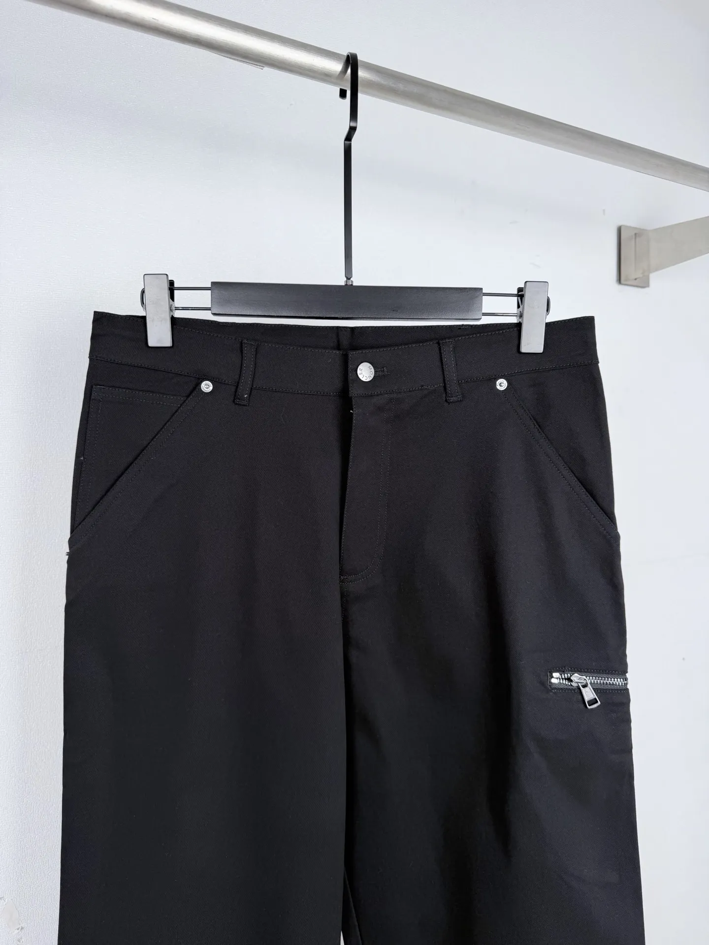 Straight-Leg Logo Patch Trousers D26021290 — view 2