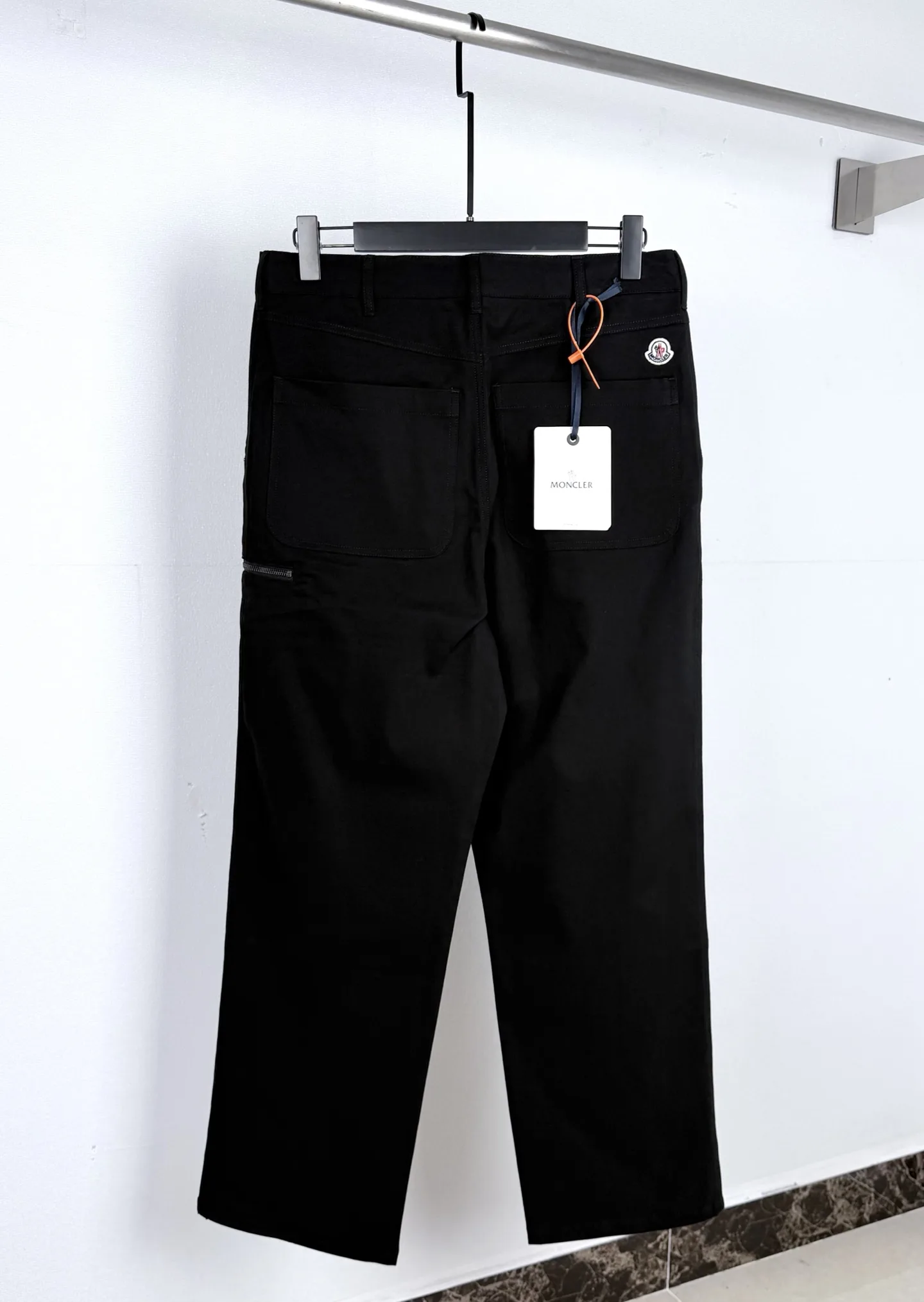 Straight-Leg Logo Patch Trousers D26021290 — view 3