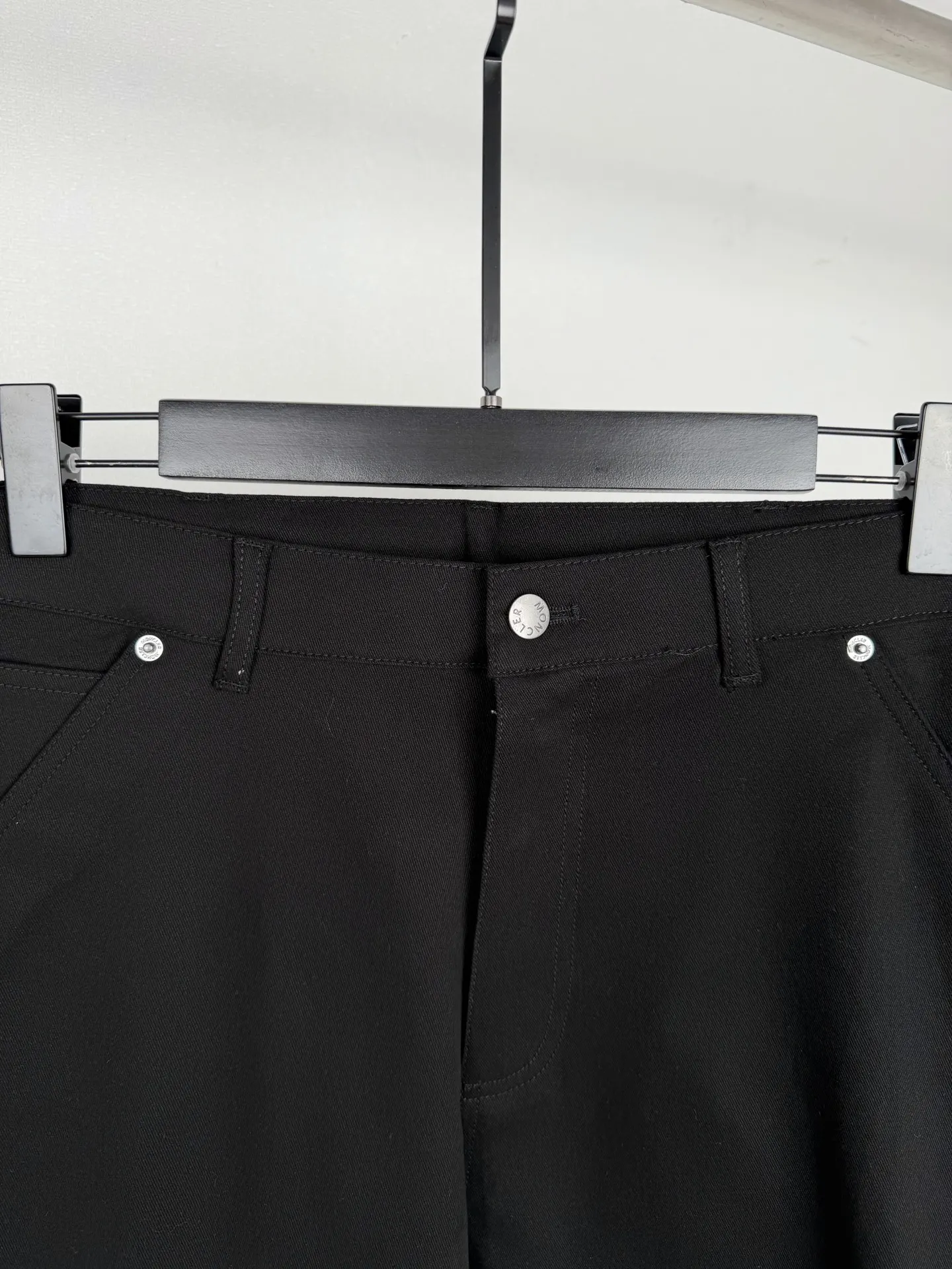 Straight-Leg Logo Patch Trousers D26021290 — view 5