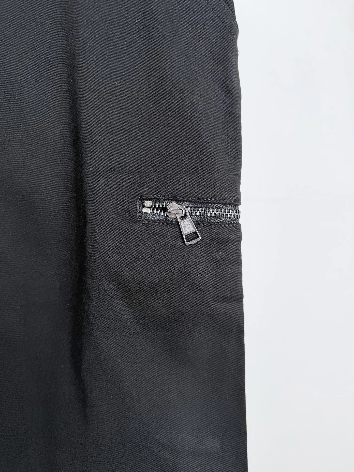 Straight-Leg Logo Patch Trousers D26021290 — view 7