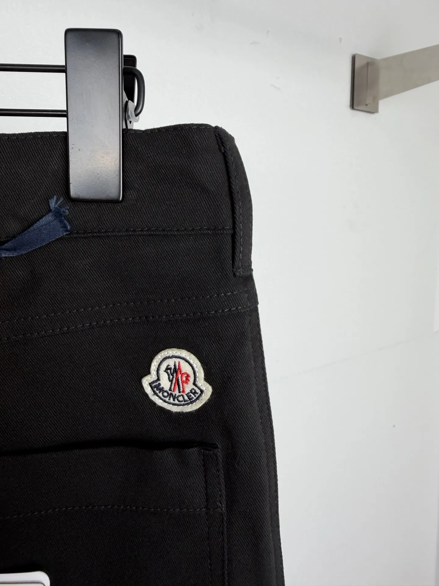 Straight-Leg Logo Patch Trousers D26021290 — view 10