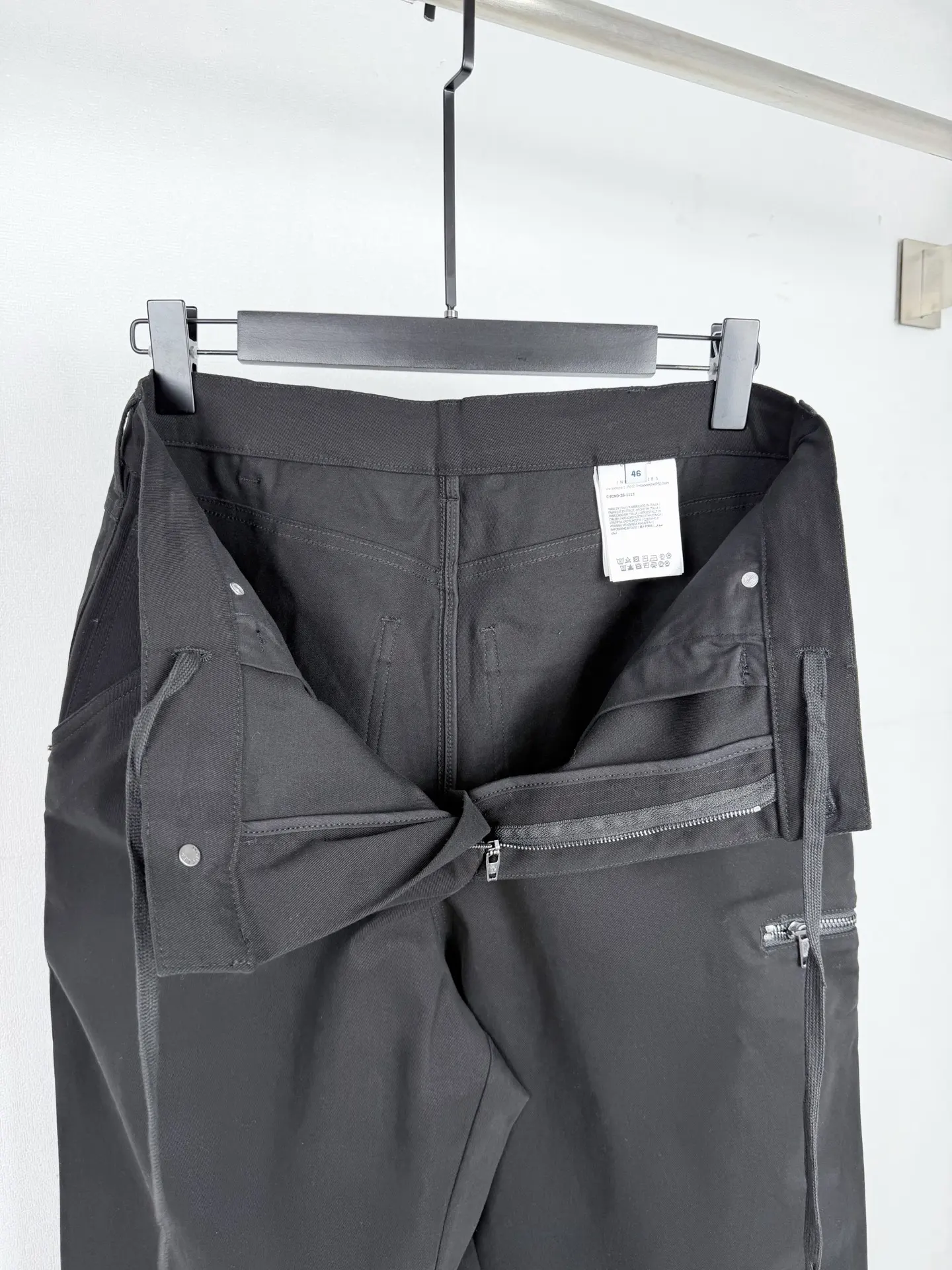 Straight-Leg Logo Patch Trousers D26021290 — view 11