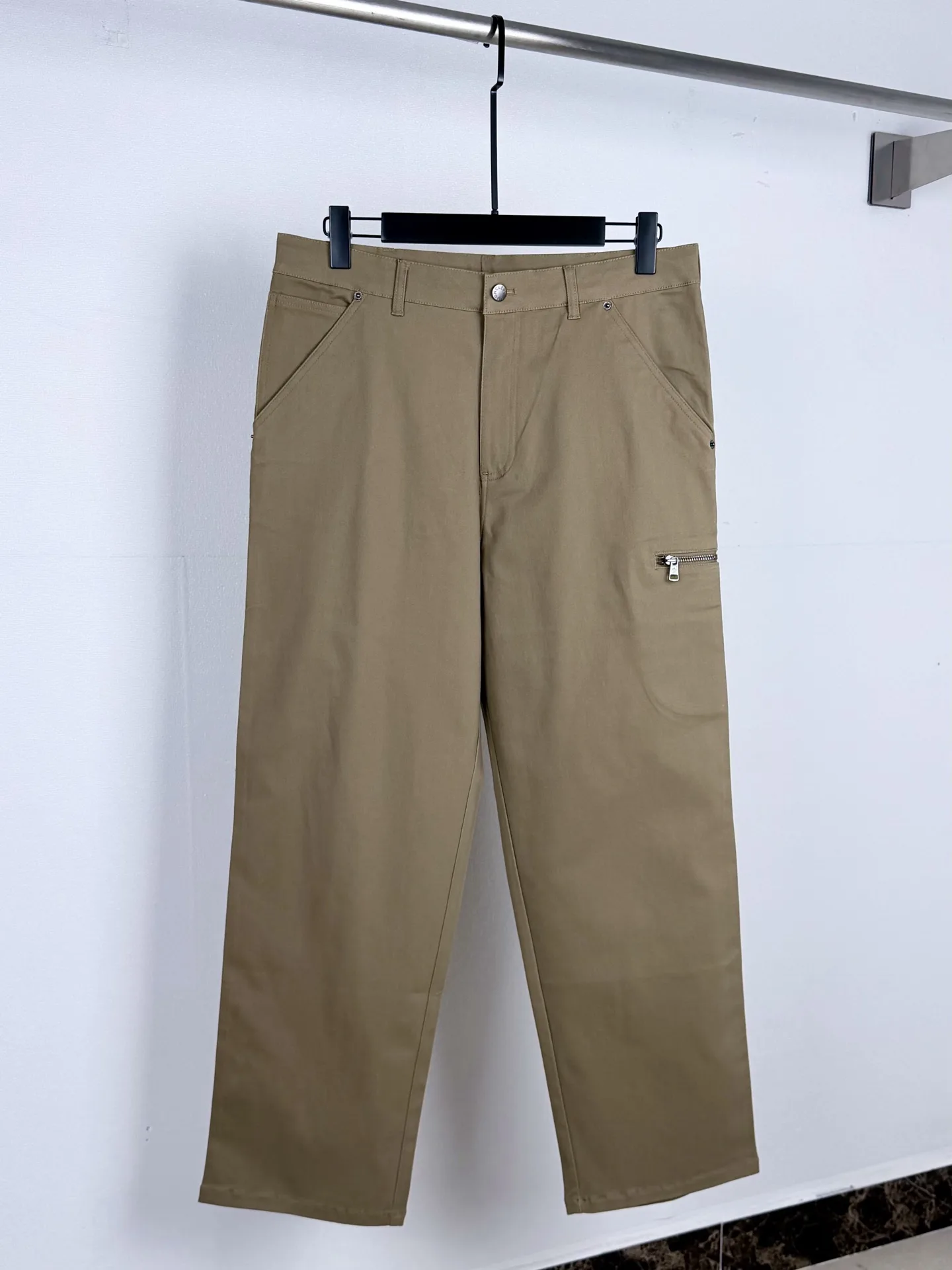 Moncler Logo-Patch Straight-Leg Trousers D26021291