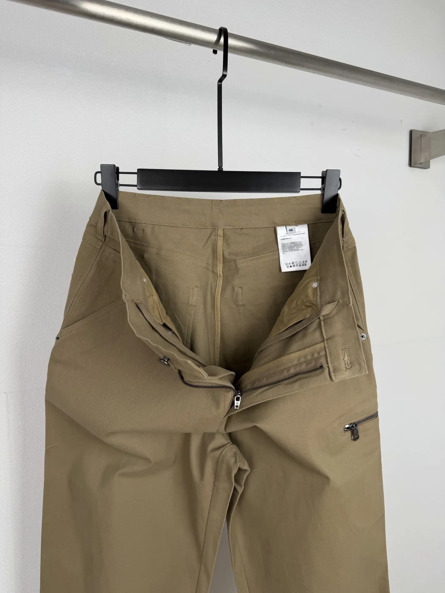 Moncler Logo-Patch Straight-Leg Trousers D26021291 — view 11