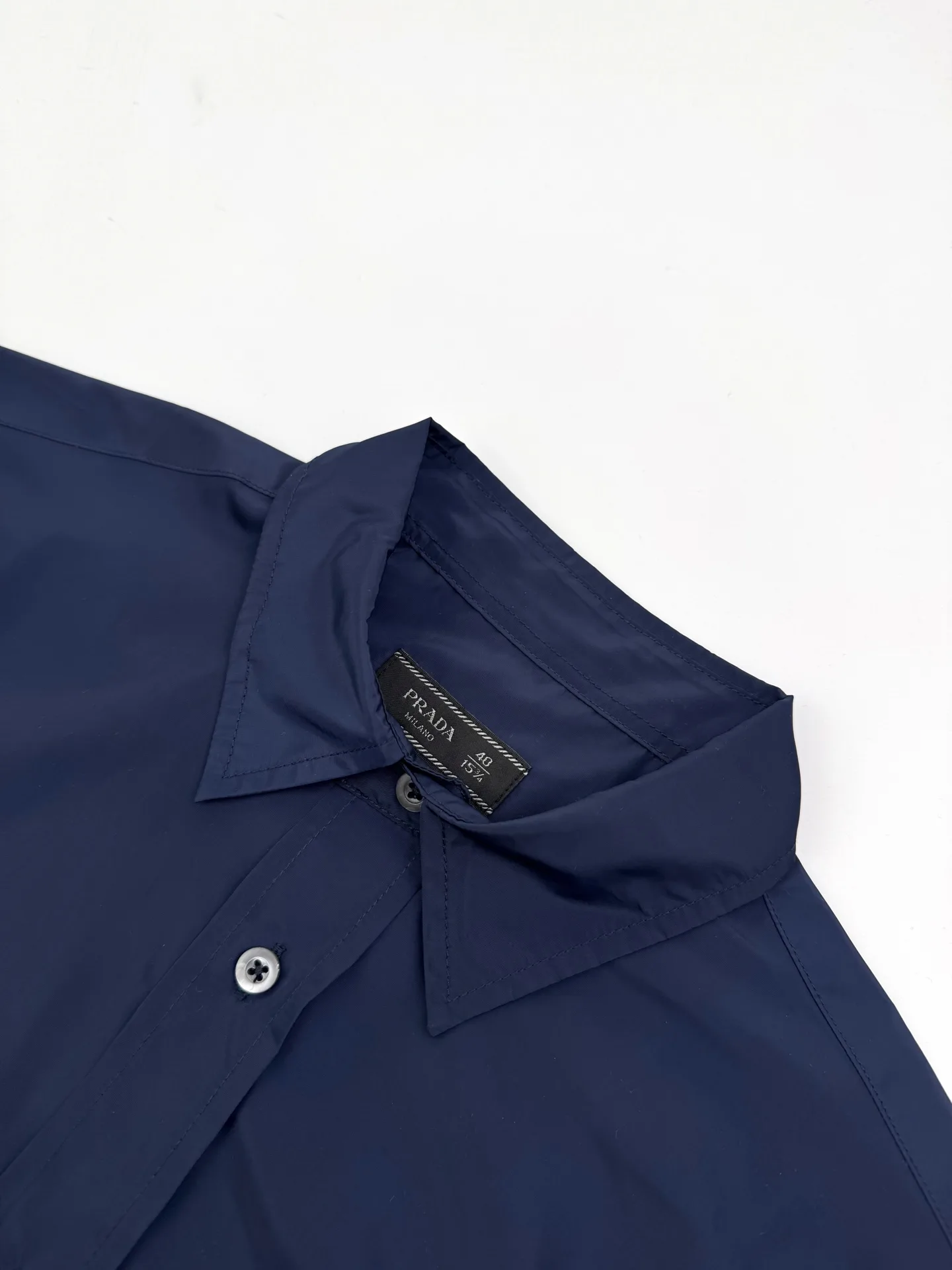 Logo-Label Re-Nylon Long-Sleeved Shirt D26024763 — view 3