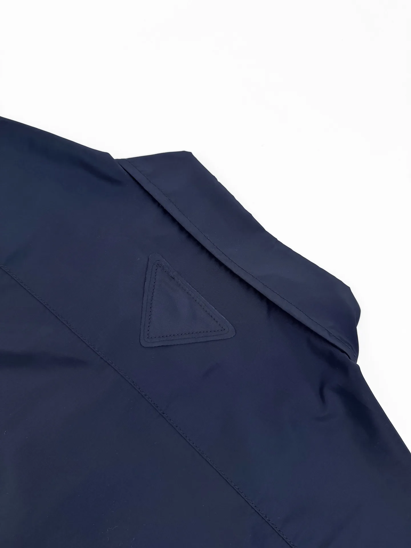 Logo-Label Re-Nylon Long-Sleeved Shirt D26024763 — view 4