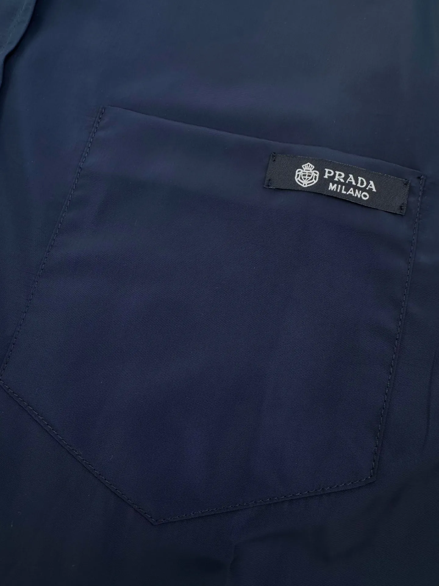 Logo-Label Re-Nylon Long-Sleeved Shirt D26024763 — view 5