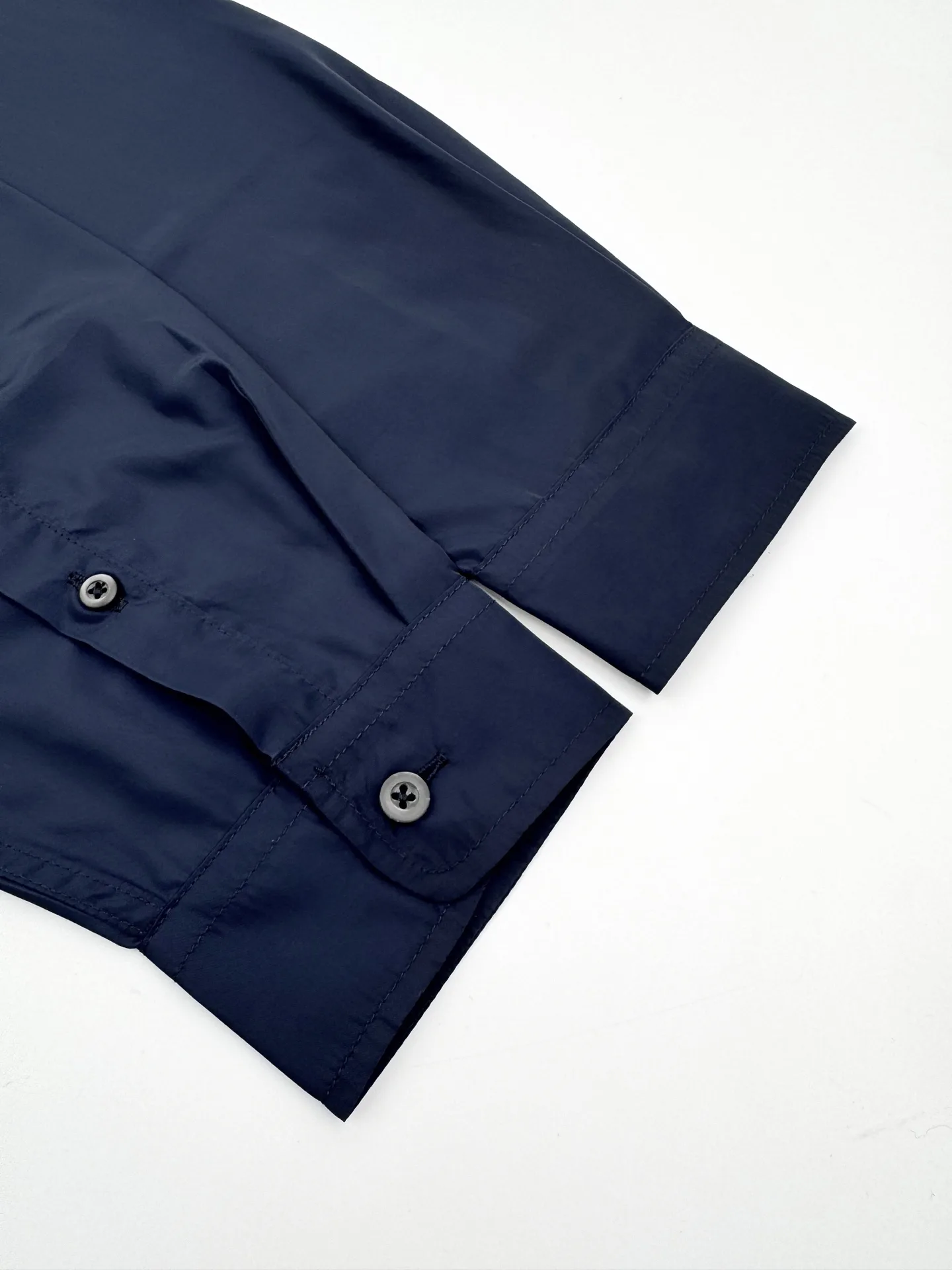 Logo-Label Re-Nylon Long-Sleeved Shirt D26024763 — view 7