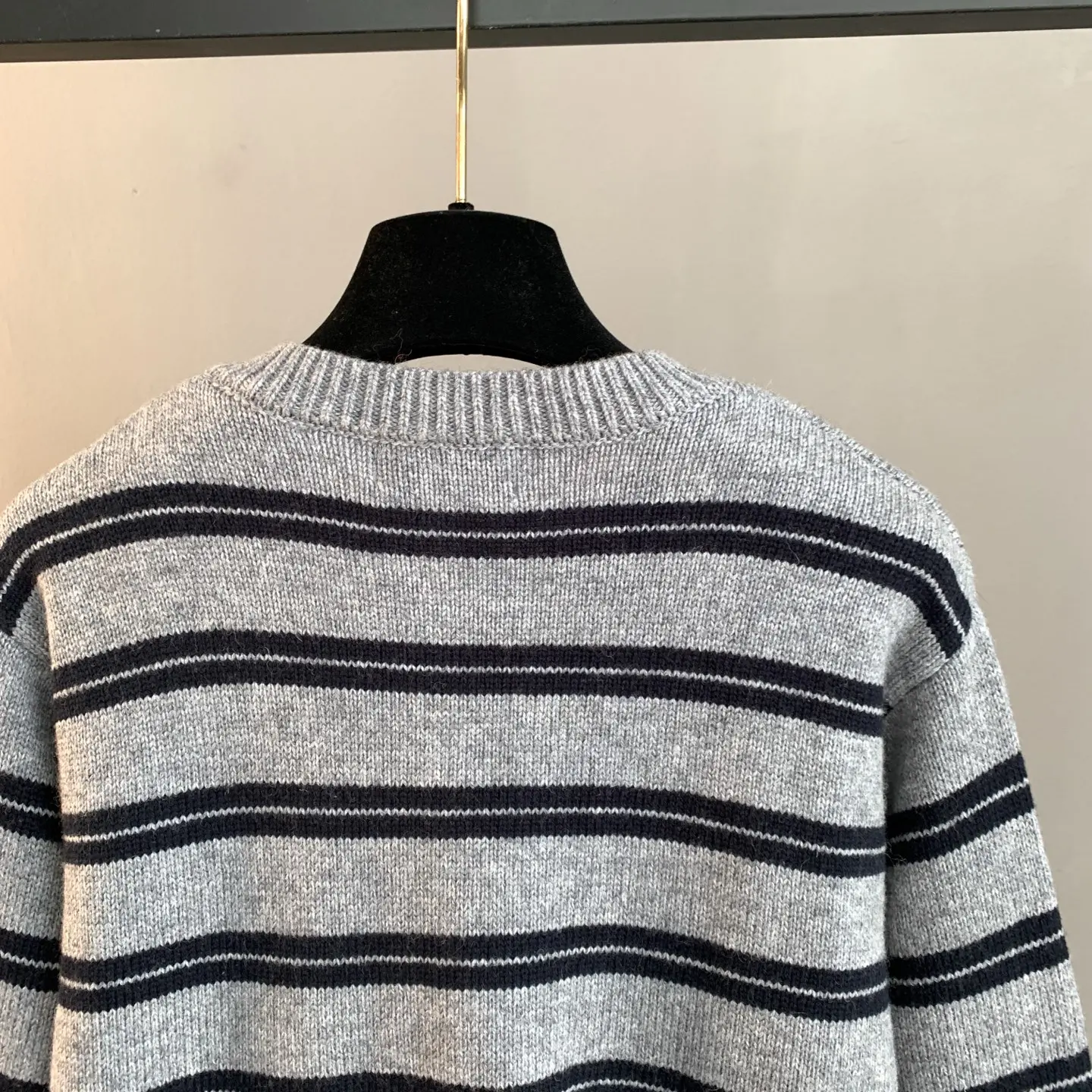 Striped Wool-Blend Logo Cardigan D26024186 — view 4