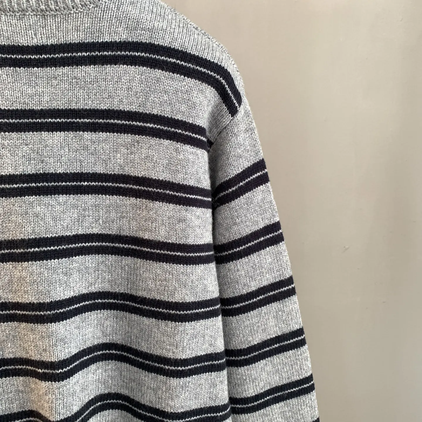 Striped Wool-Blend Logo Cardigan D26024186 — view 7