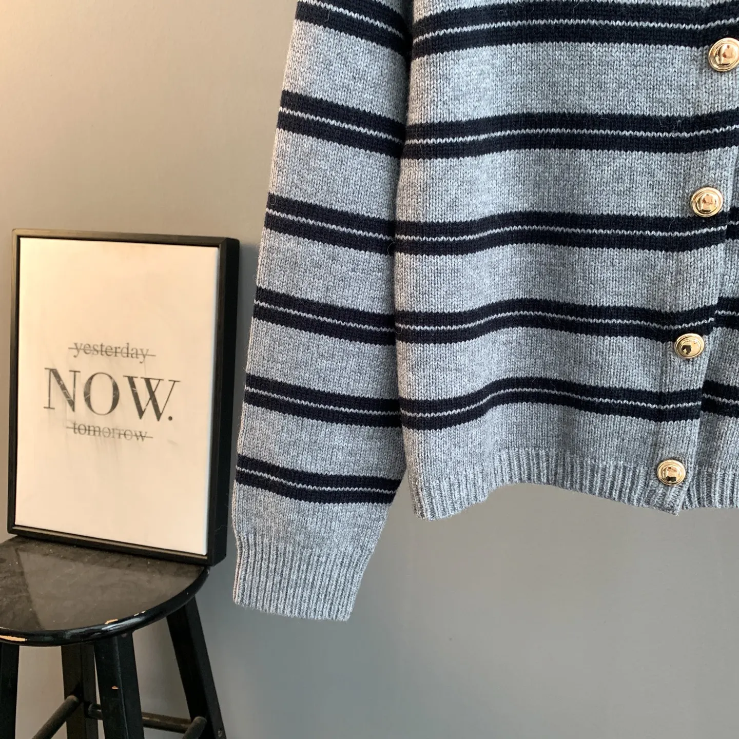 Striped Wool-Blend Logo Cardigan D26024186 — view 9