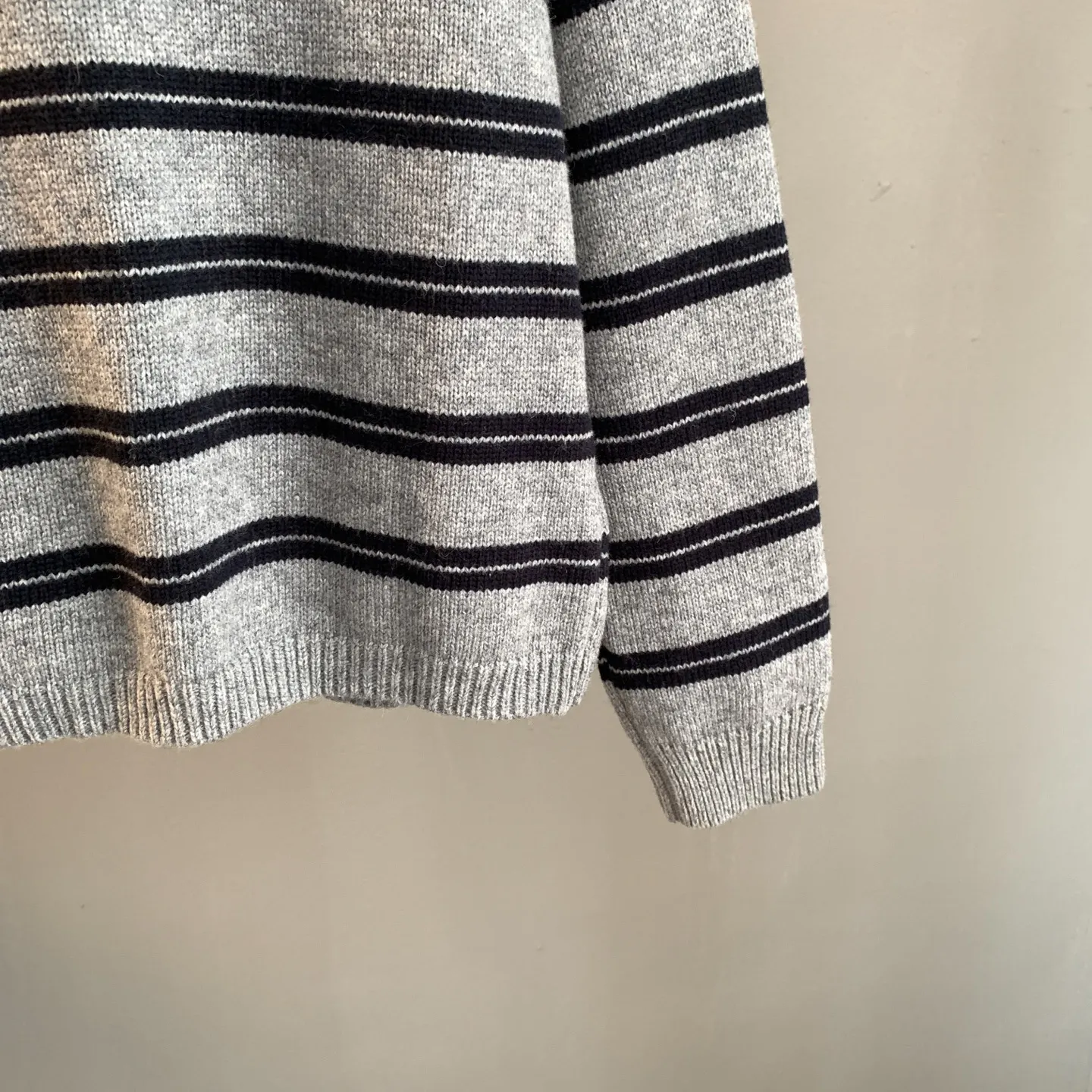 Striped Wool-Blend Logo Cardigan D26024186 — view 10