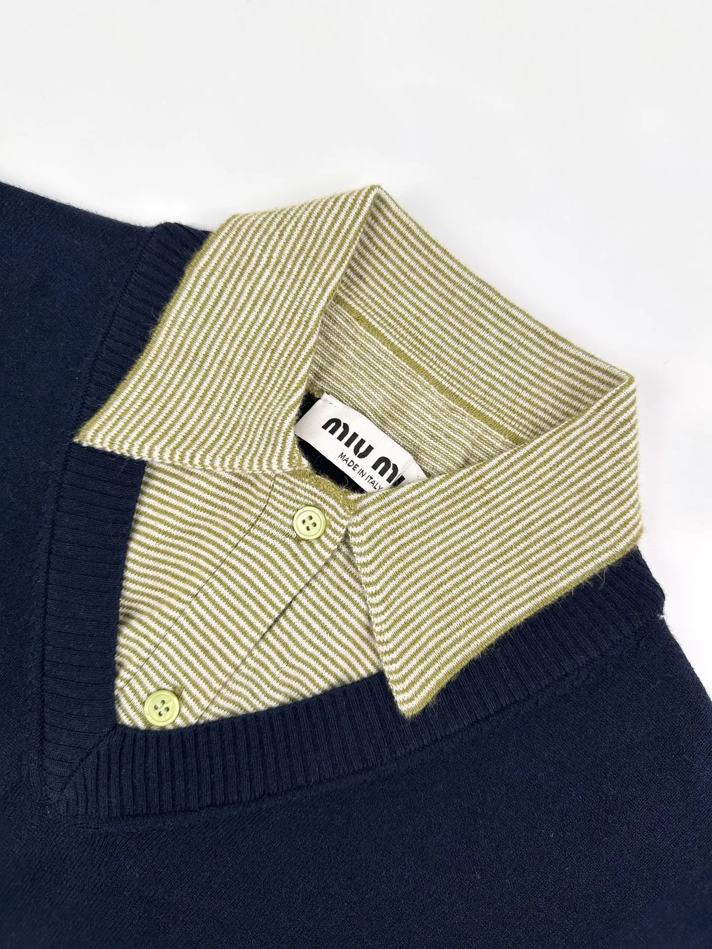 Layered-Effect Cashmere-Wool Blend V-Neck Sweater D26522700 — view 3