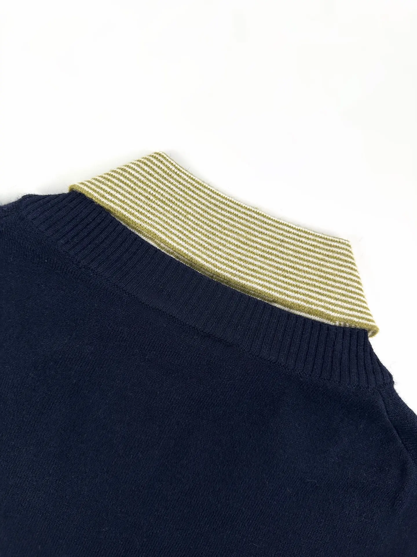 Layered-Effect Cashmere-Wool Blend V-Neck Sweater D26522700 — view 4
