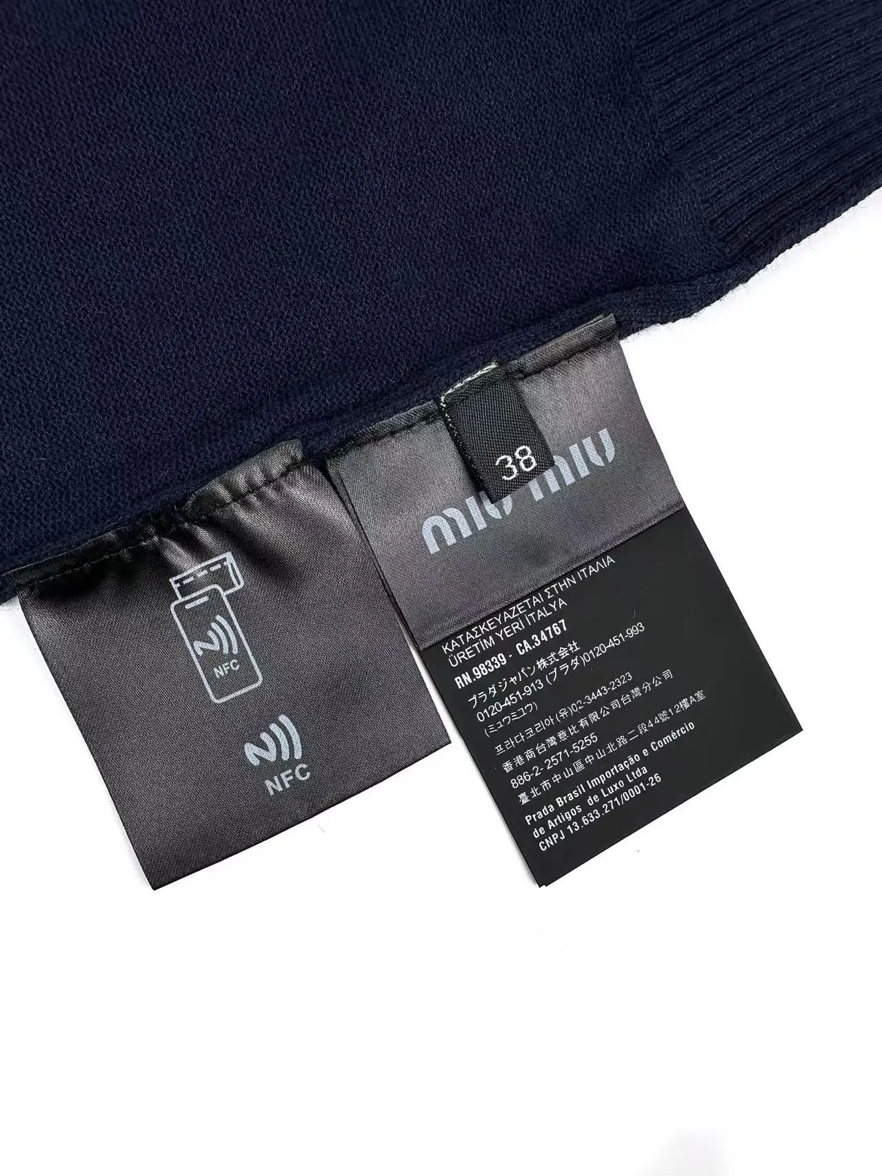 Layered-Effect Cashmere-Wool Blend V-Neck Sweater D26522700 — view 9