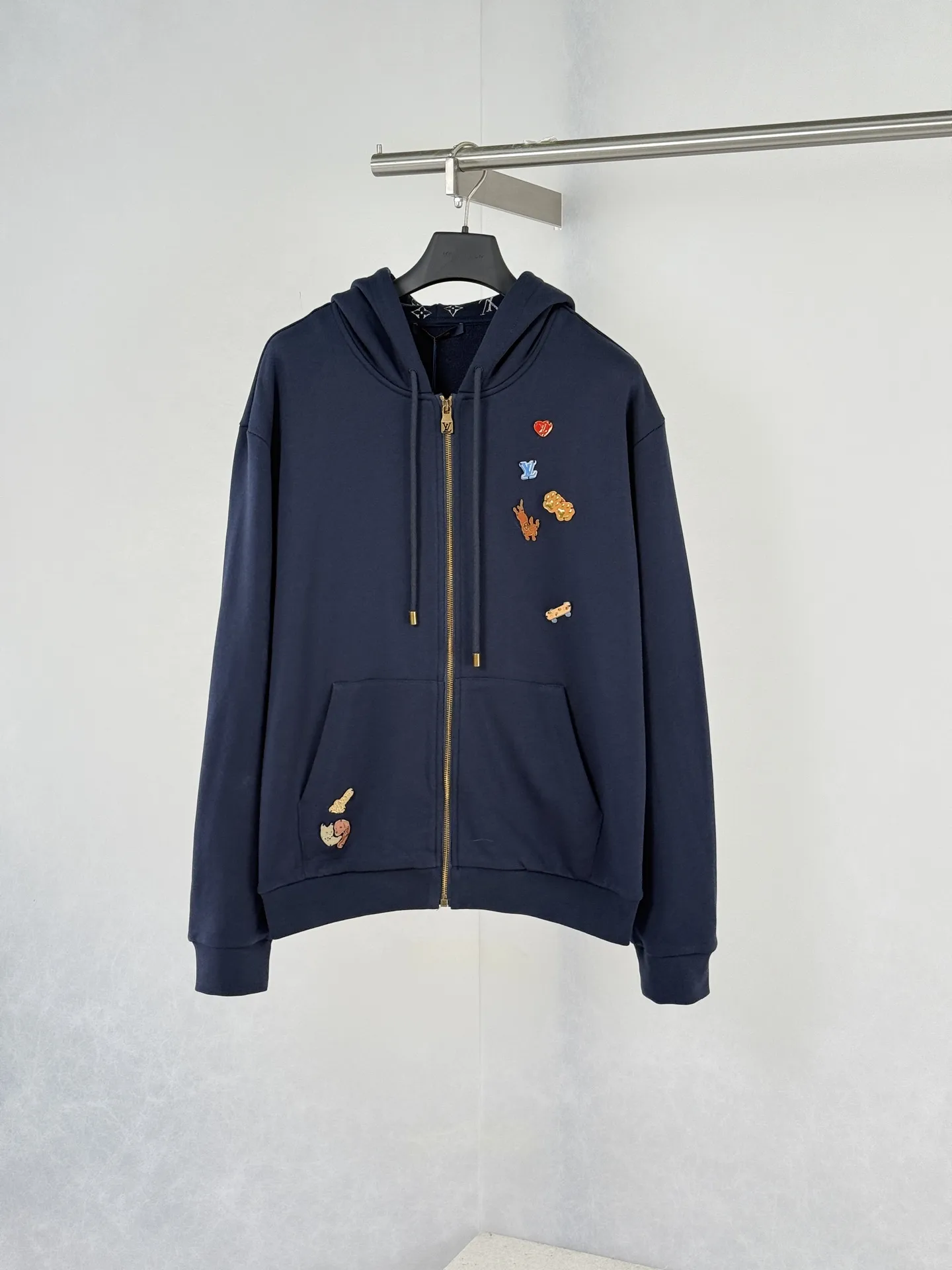 Badge-Embellished Zip-Up Hoodie D26821241