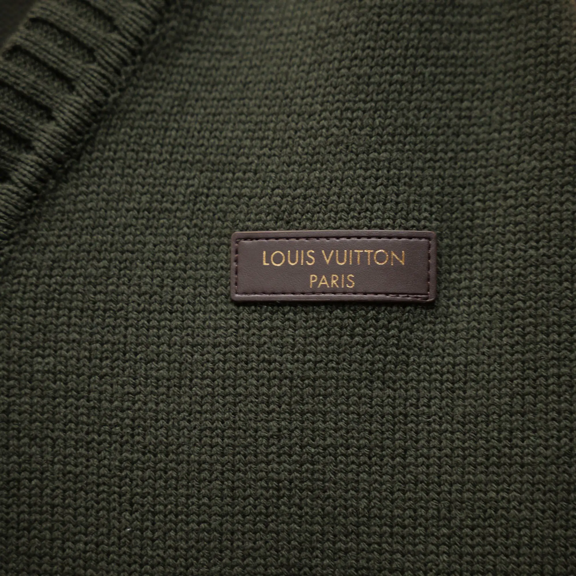Logo-Patch Wool-Blend V-Neck Cardigan D27022713 — view 4