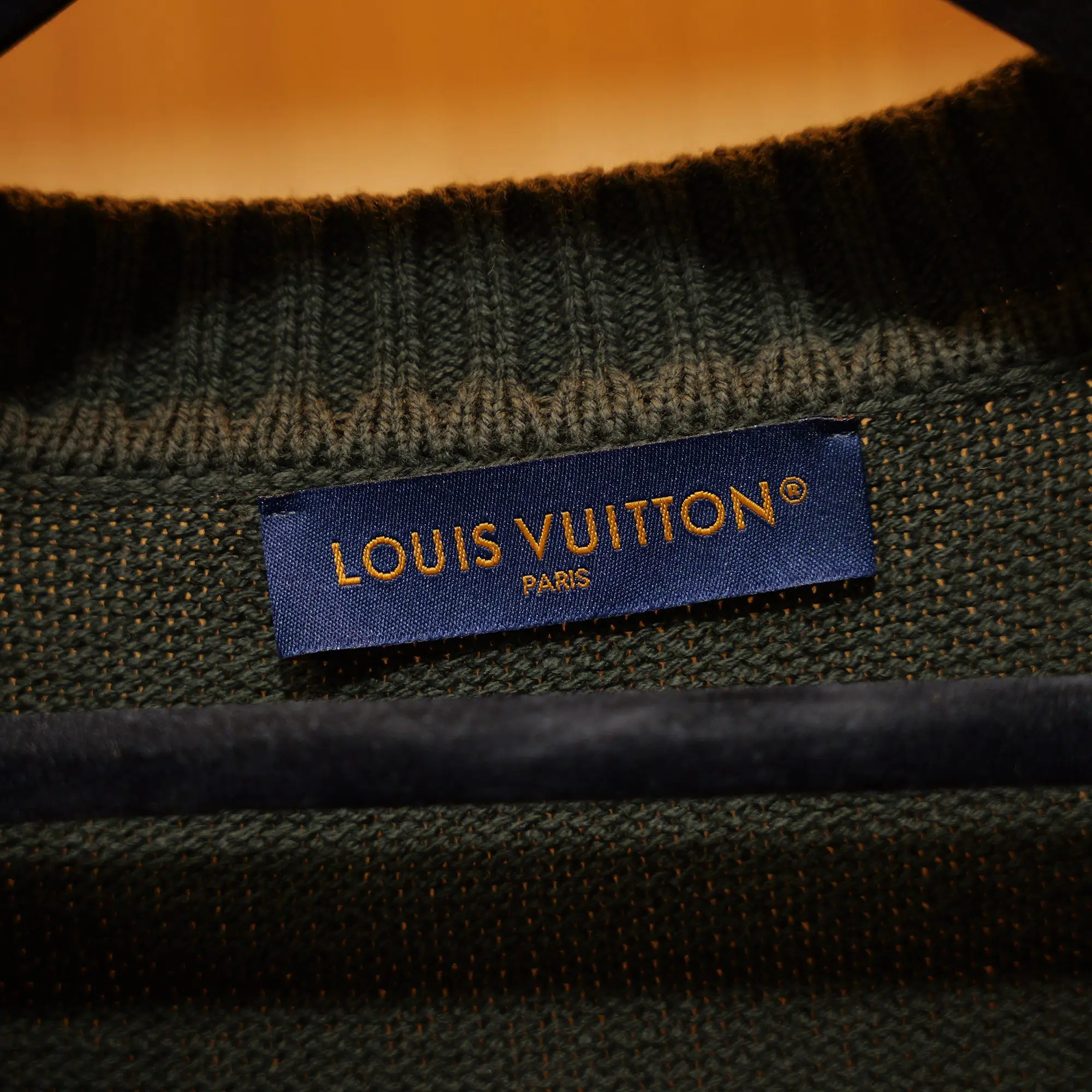 Logo-Patch Wool-Blend V-Neck Cardigan D27022713 — view 8