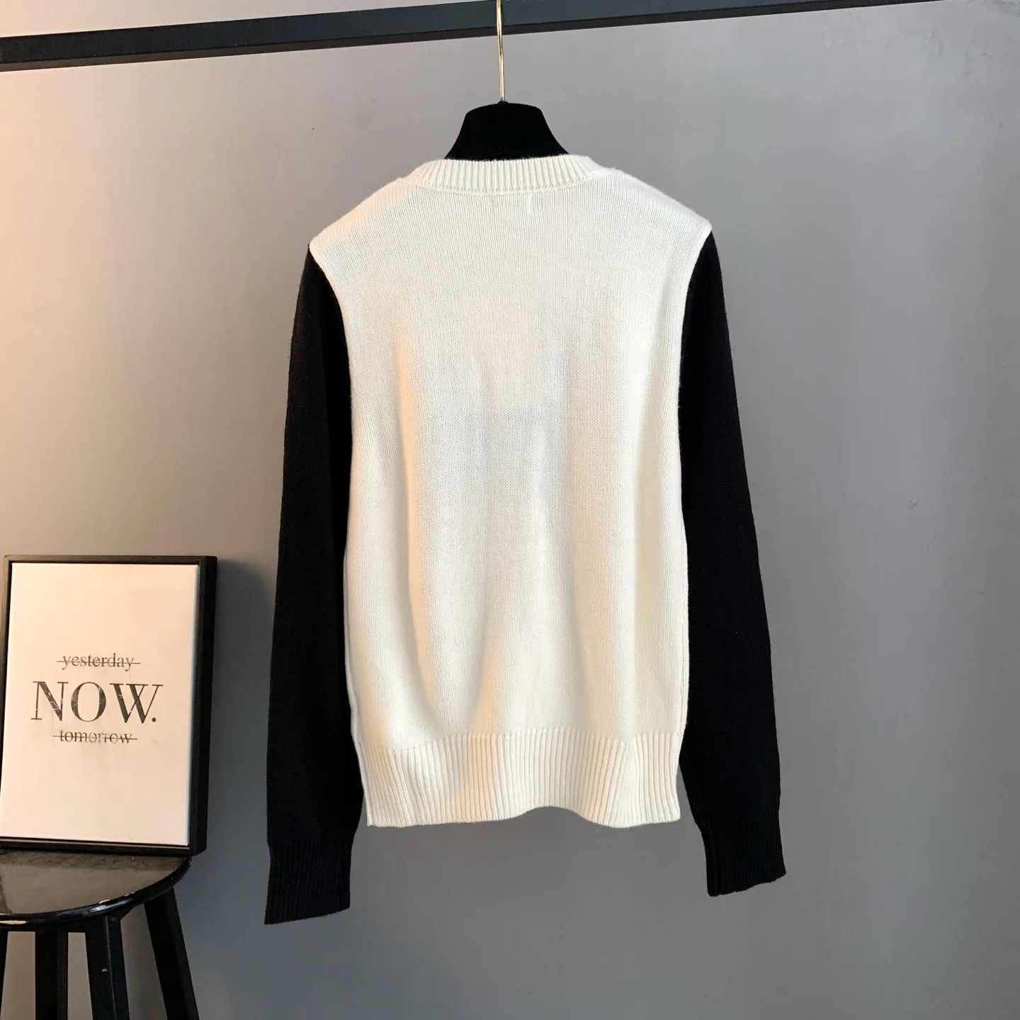 Fawn Intarsia Cashmere Crew-Neck Sweater D27024184 — view 2