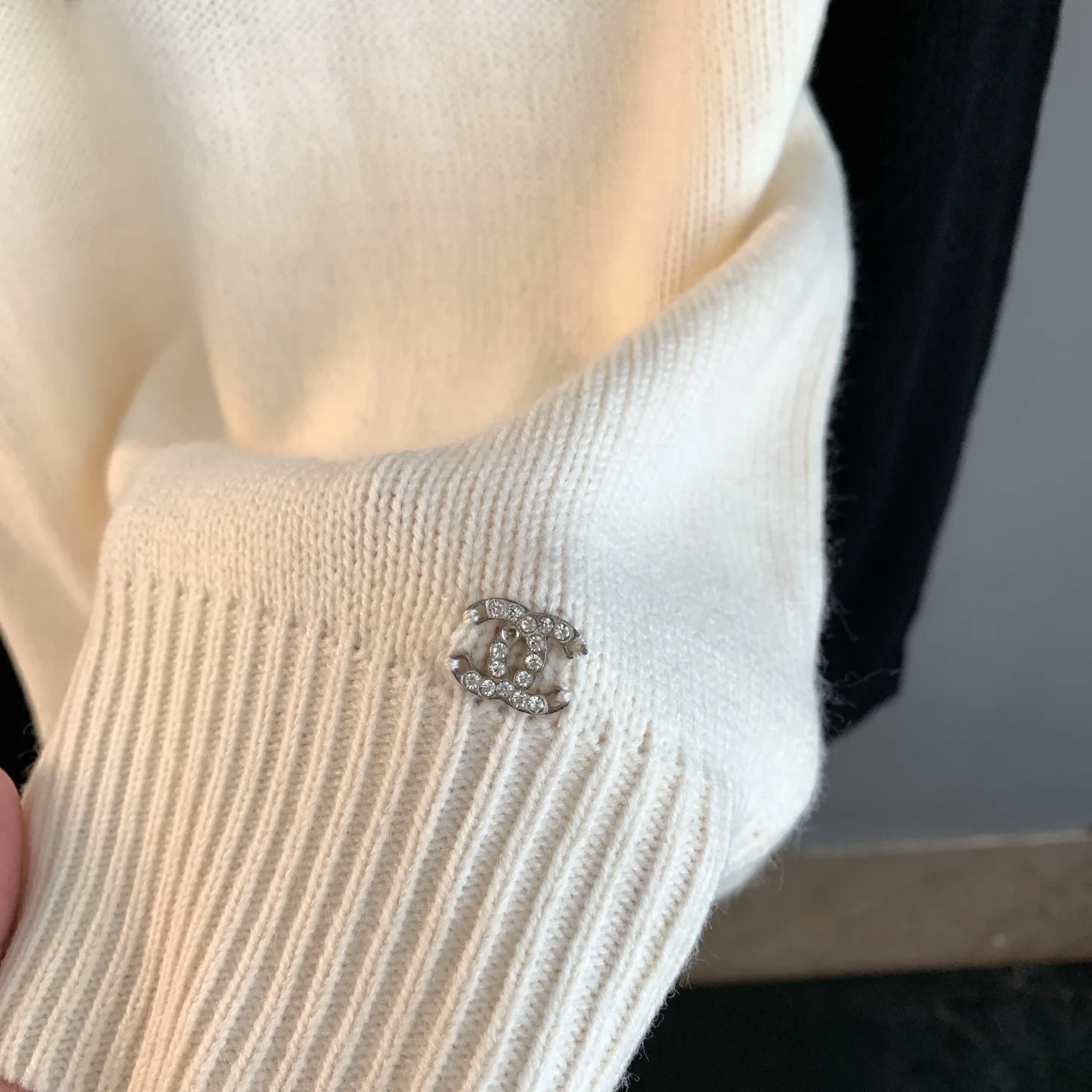 Fawn Intarsia Cashmere Crew-Neck Sweater D27024184 — view 11