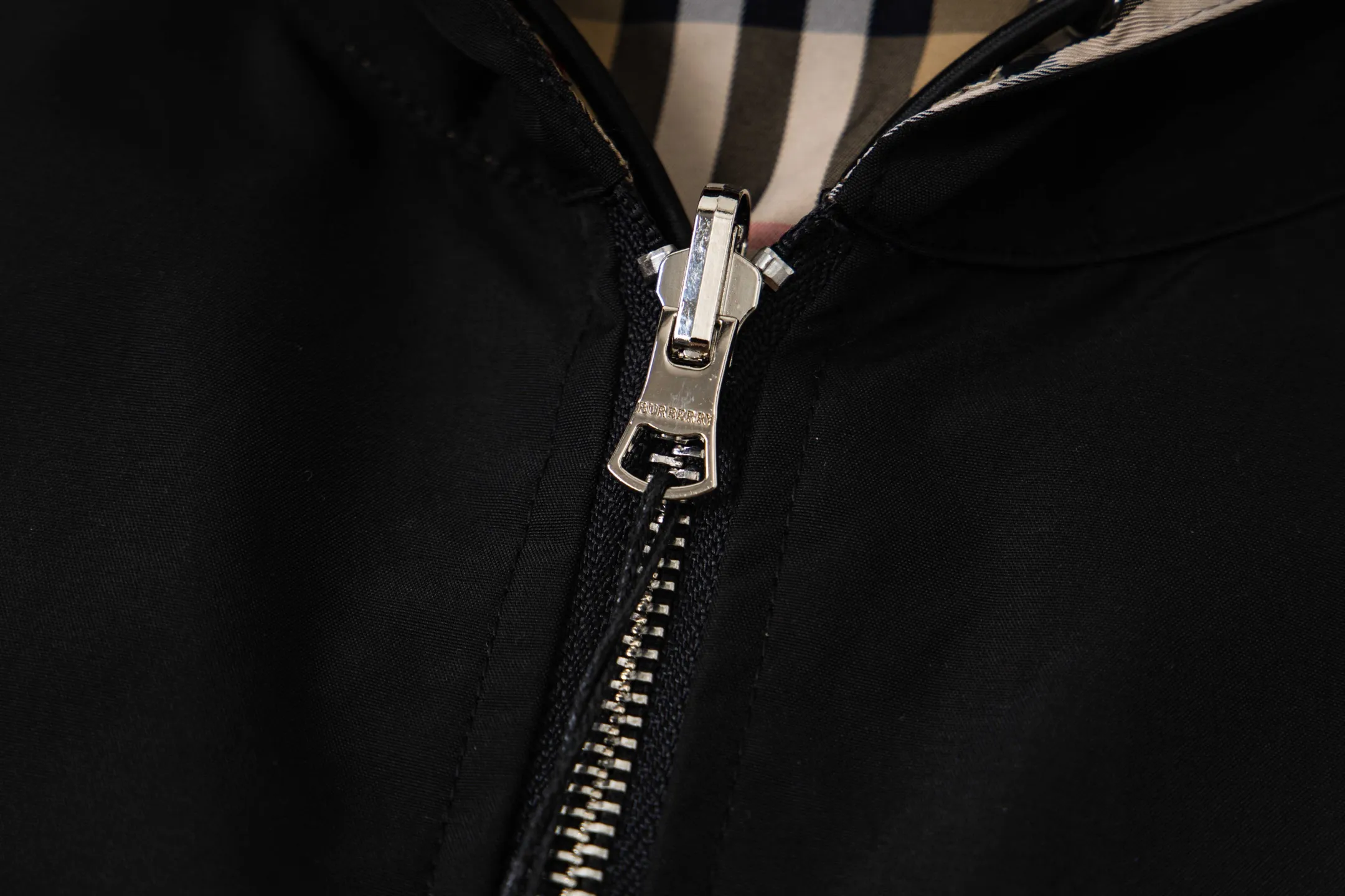 Reversible Check-Lined Hooded Jacket D27523496 — view 9