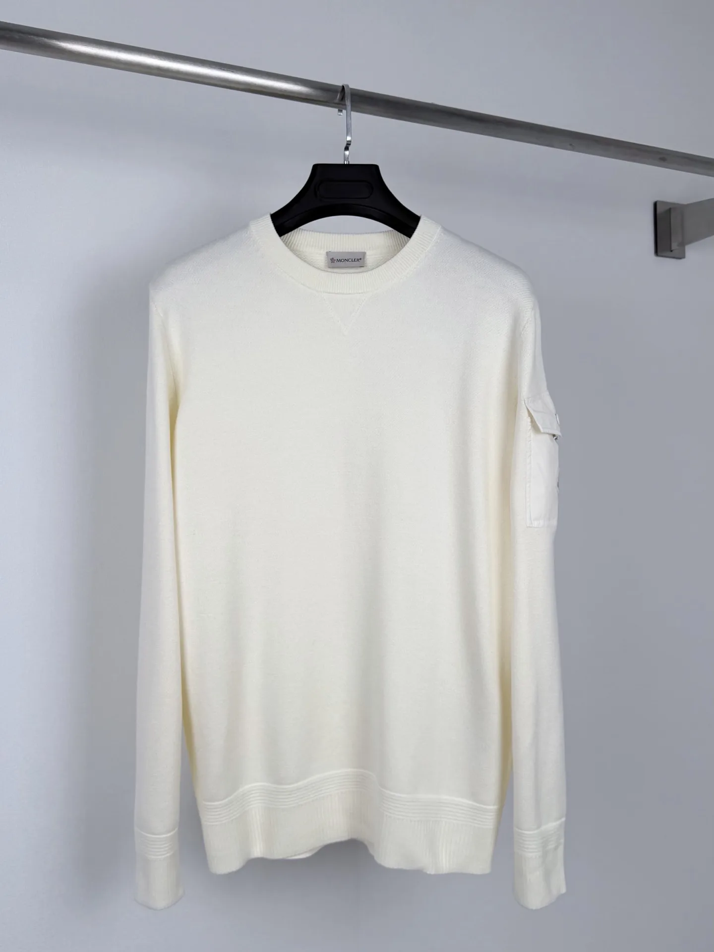Moncler Pocket-Detail Wool-Blend Sweater D27521322
