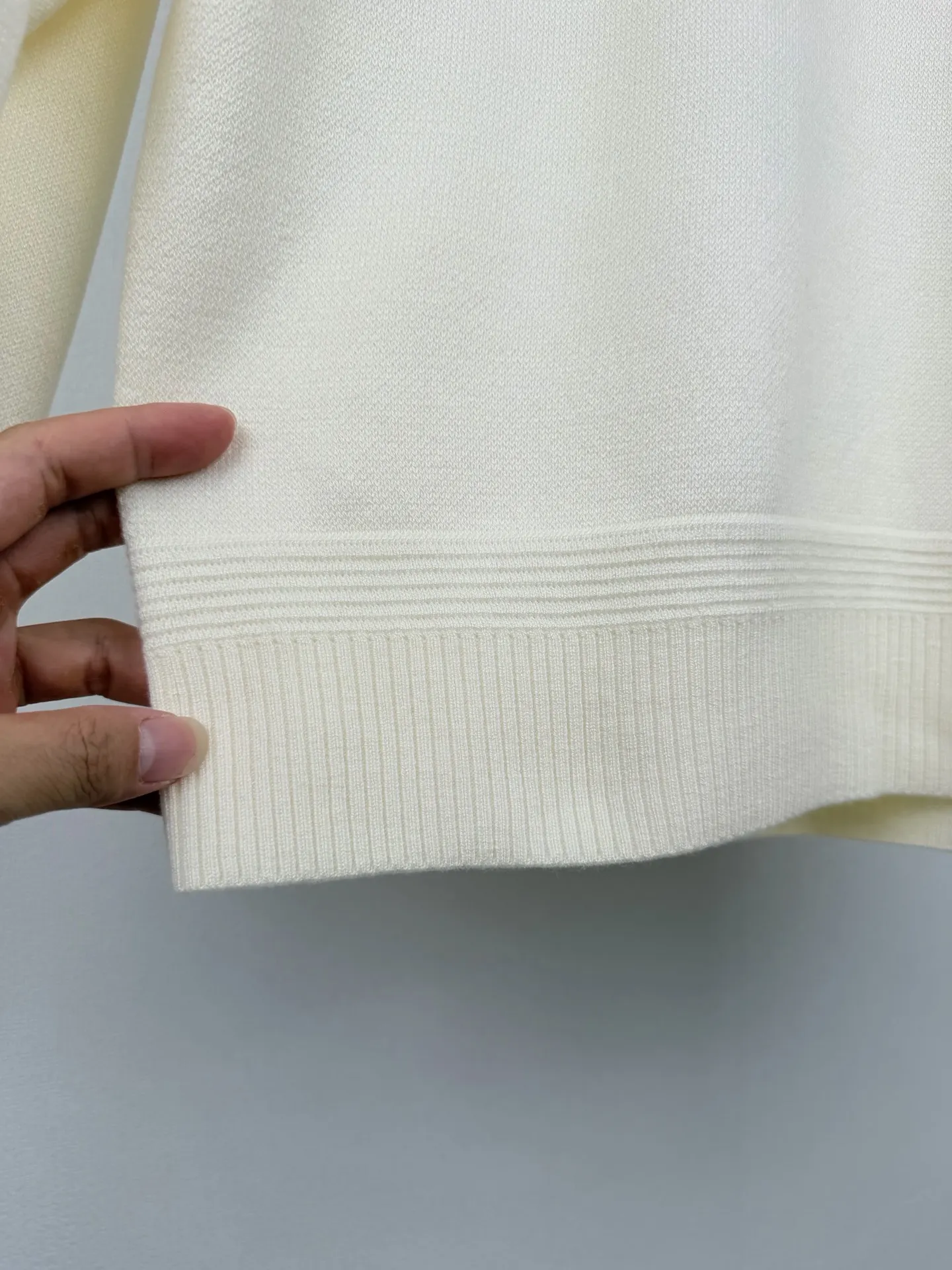 Moncler Pocket-Detail Wool-Blend Sweater D27521322 — view 9
