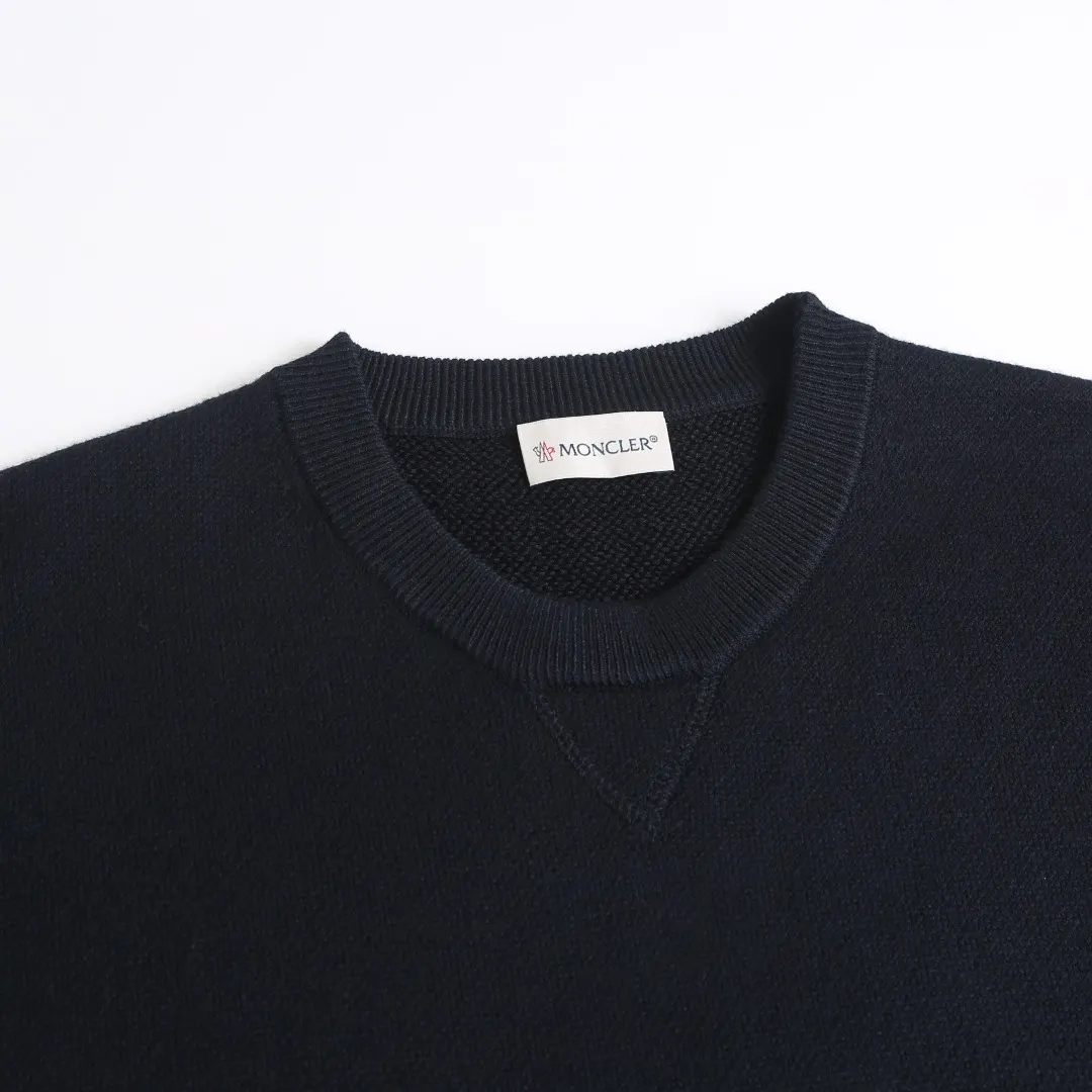 Logo-Patch Wool-Blend Crew-Neck Sweater D27523205 — view 4
