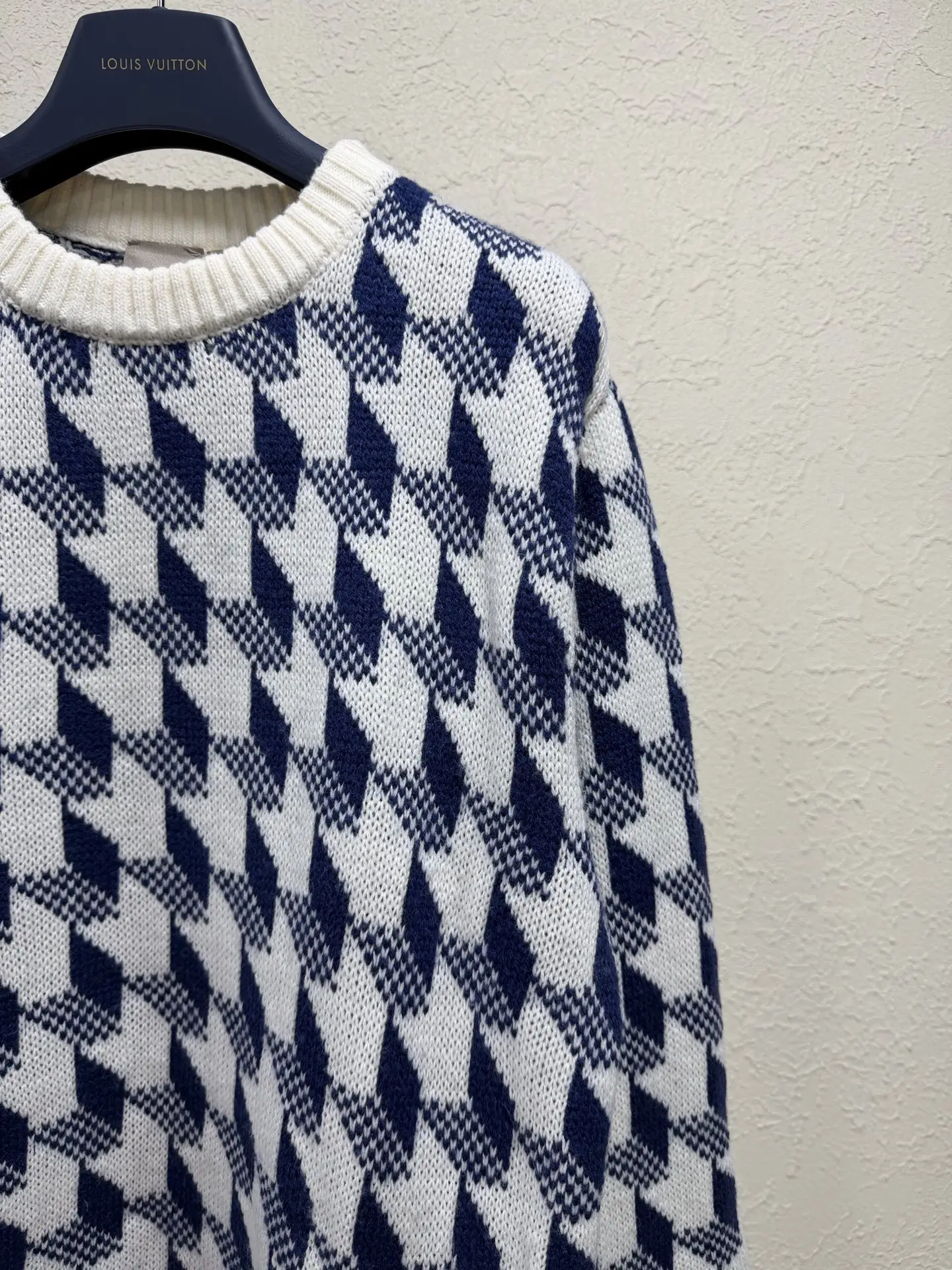 Houndstooth Jacquard Wool Crew-Neck Sweater D28023181 — view 3