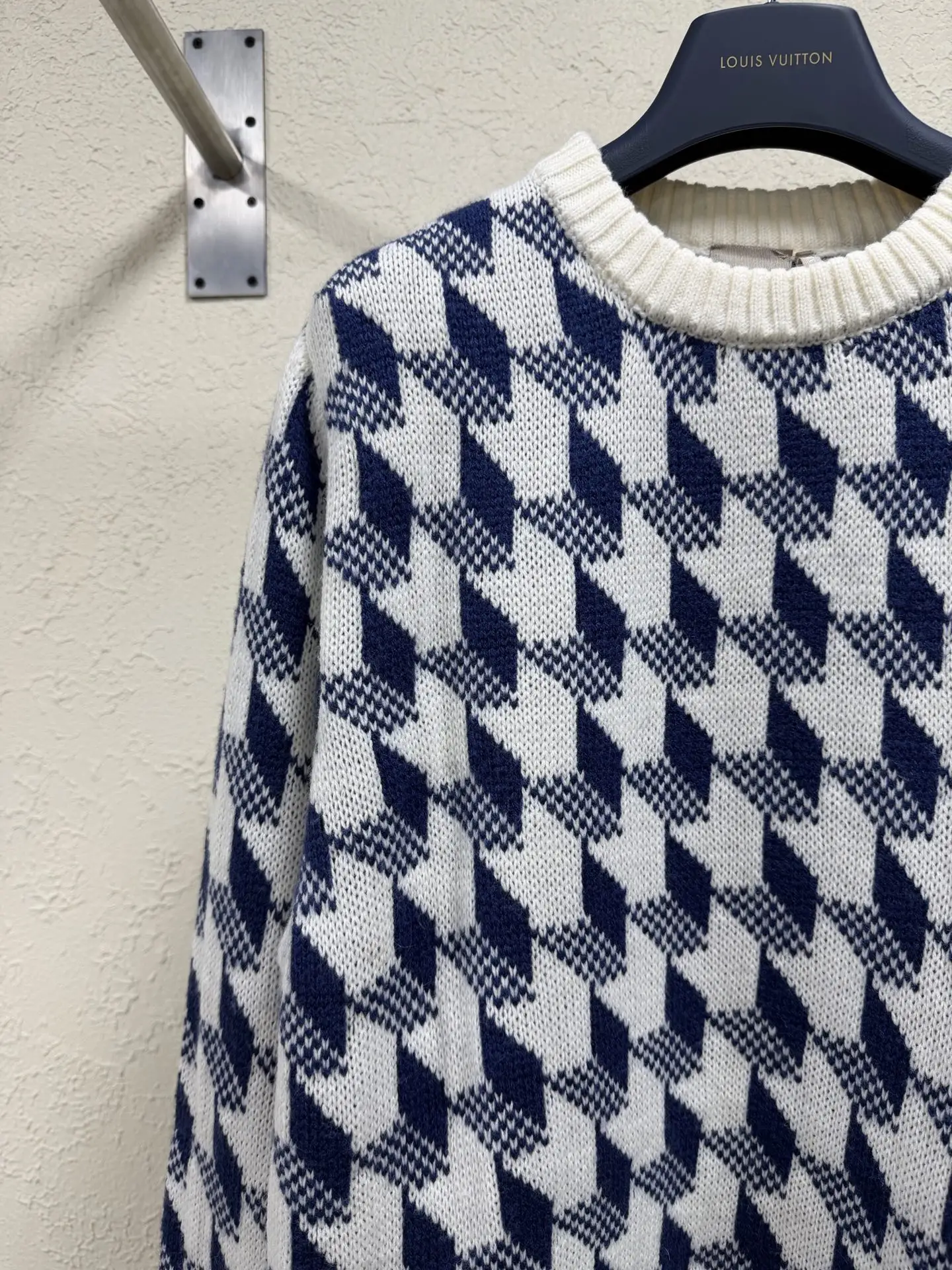 Houndstooth Jacquard Wool Crew-Neck Sweater D28023181 — view 4