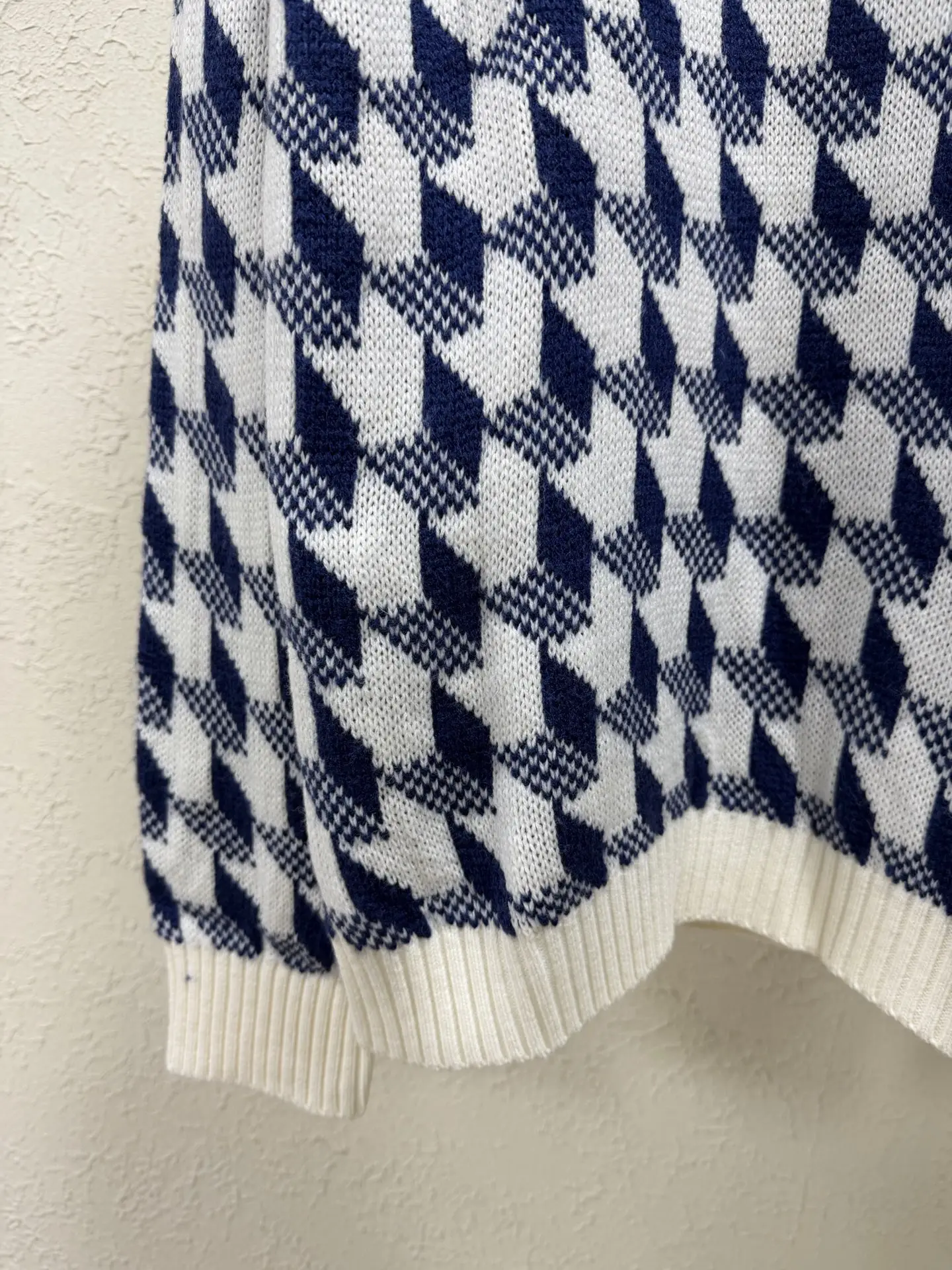 Houndstooth Jacquard Wool Crew-Neck Sweater D28023181 — view 6