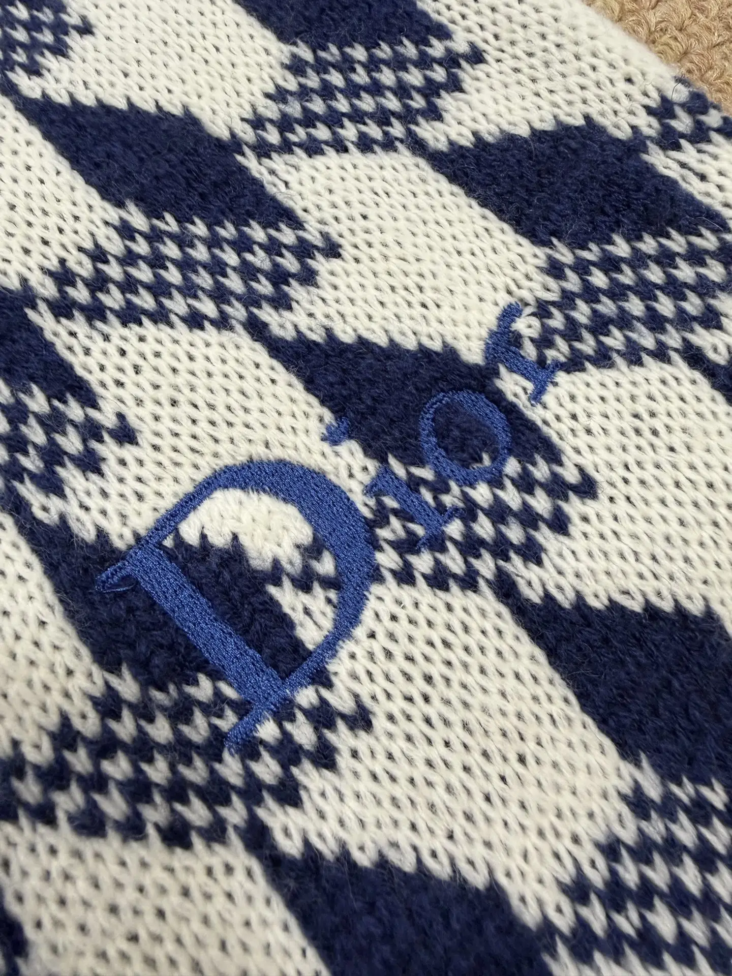 Houndstooth Jacquard Wool Crew-Neck Sweater D28023181 — view 7