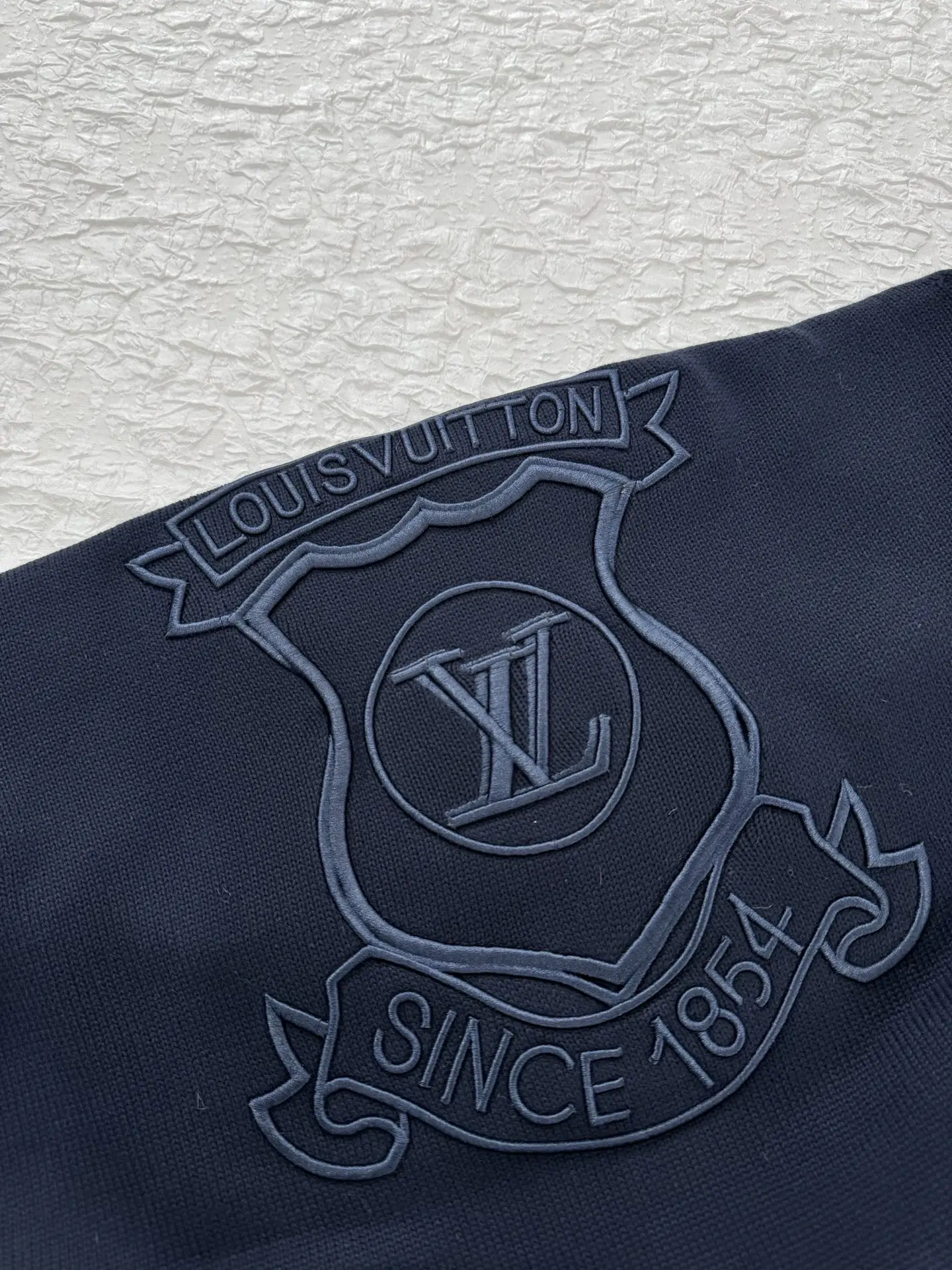 Shield Crest Embroidered Crew-Neck Sweater D28521230 — view 5